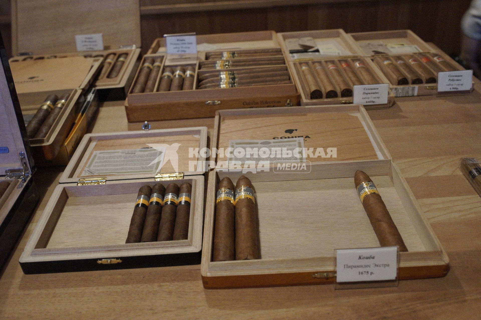Сигары в хумидорах Уральский сигарный дом