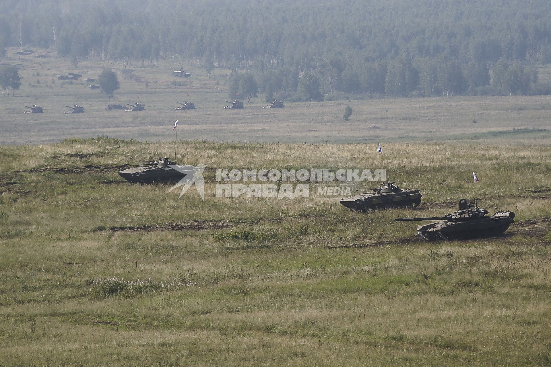 танк т-72 БМП-2 поле учения полигон стрельбы Чебаркуль армия войска бронетехника