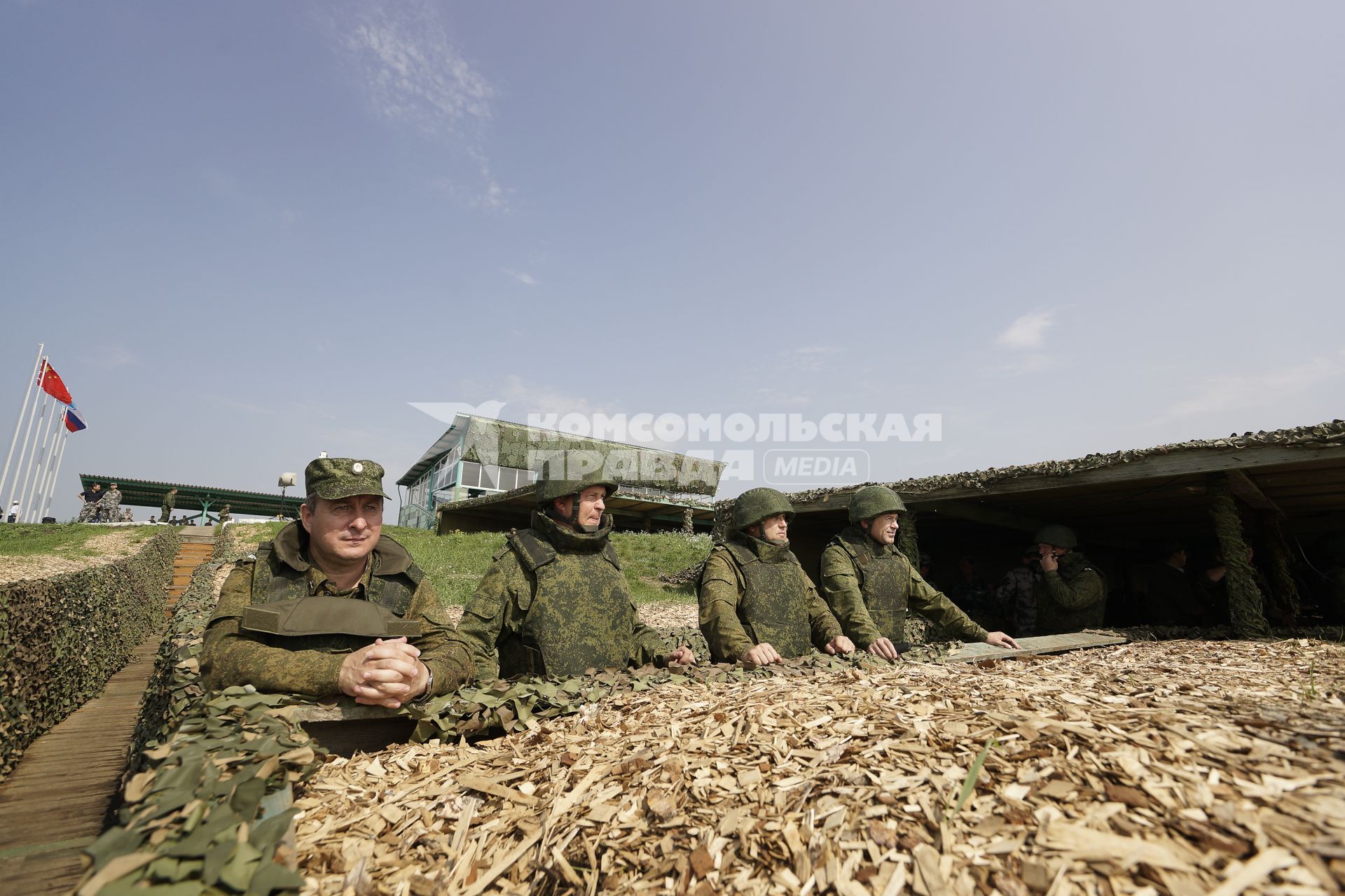 Российские и китайские военные наблюдают за мневрами авиации на совместных учениях в чебаркуле \"Мирная Миссия 2013\"