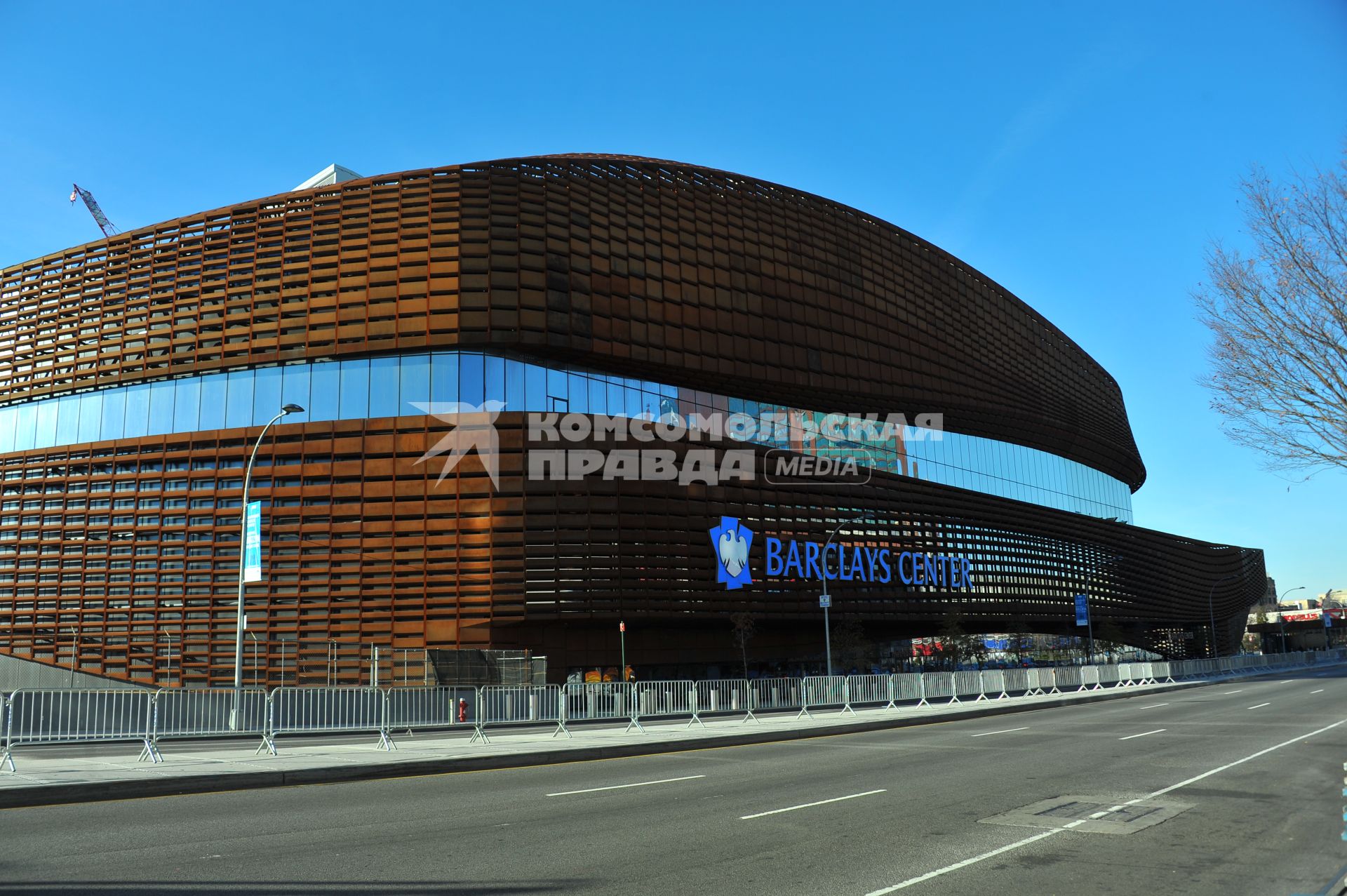 Нью-Йорк. На снимке: спортивная арена \'Барклайс-центр\' (Barclays Center) в Бруклине. Владелец Михаил Прохоров.