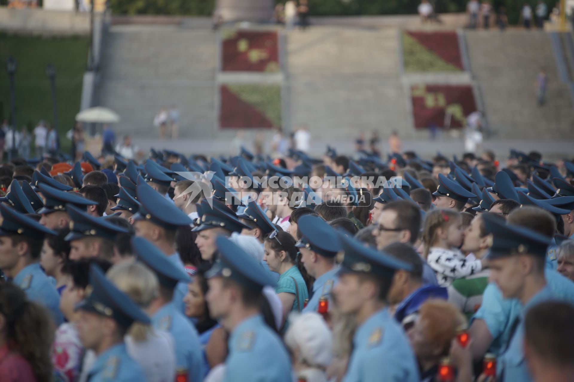 Курсанты МЧС во время проведения  акции \"Свеча памяти\" в Екатеринбурге