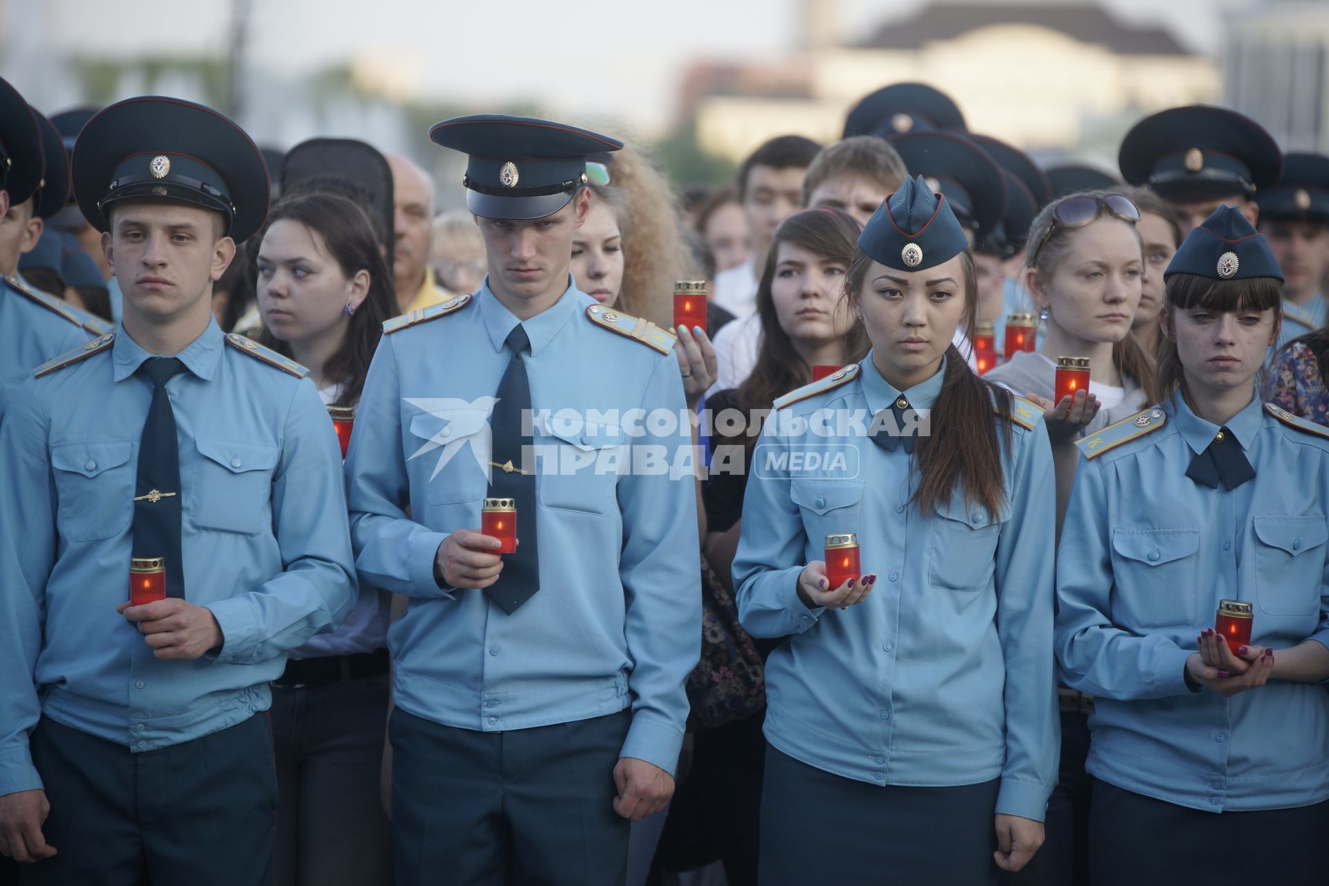 Курсанты МЧС во время проведения  акции \"Свеча памяти\" в Екатеринбурге