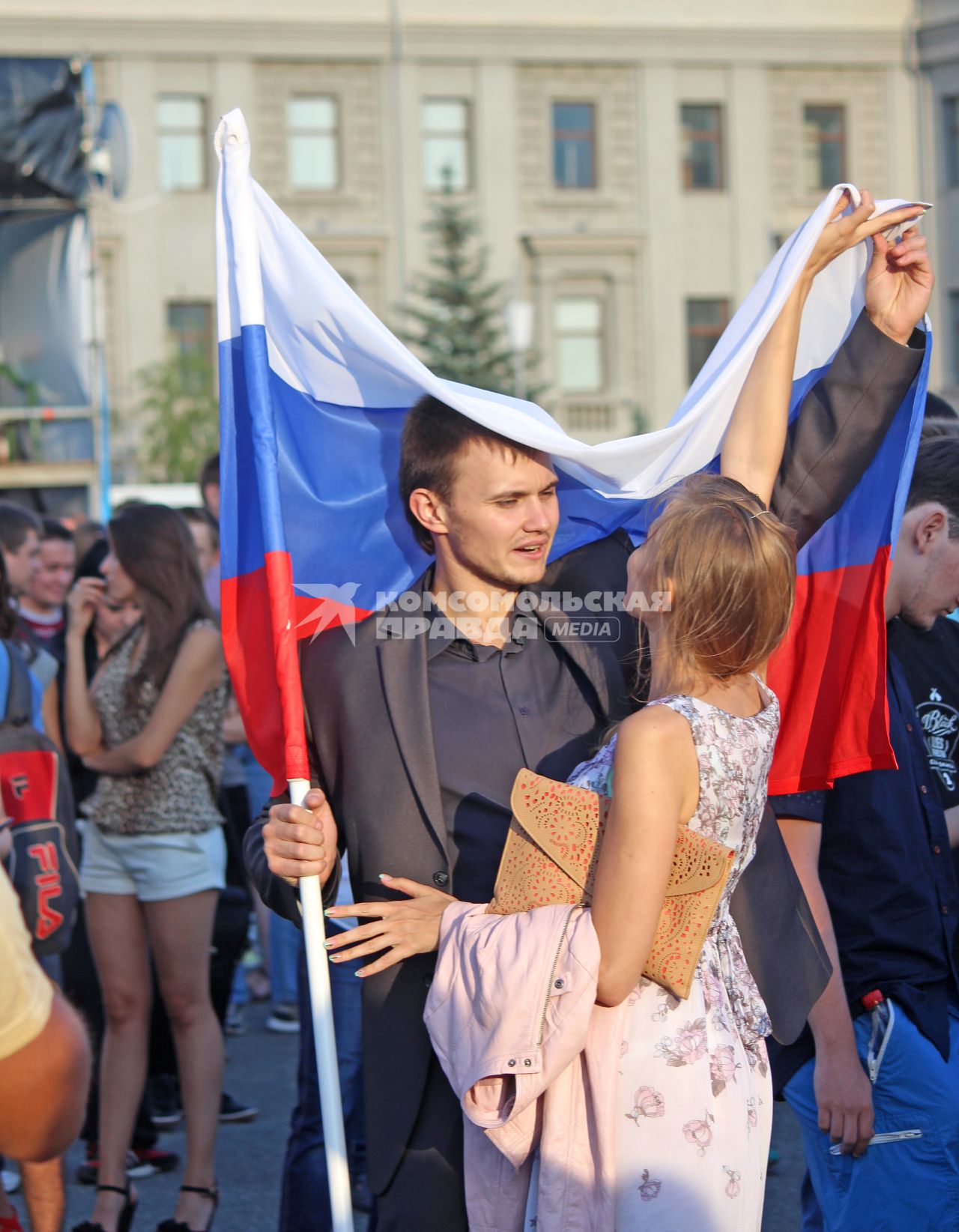 Самарцы болели за сборную России по футболу на главной площади города.