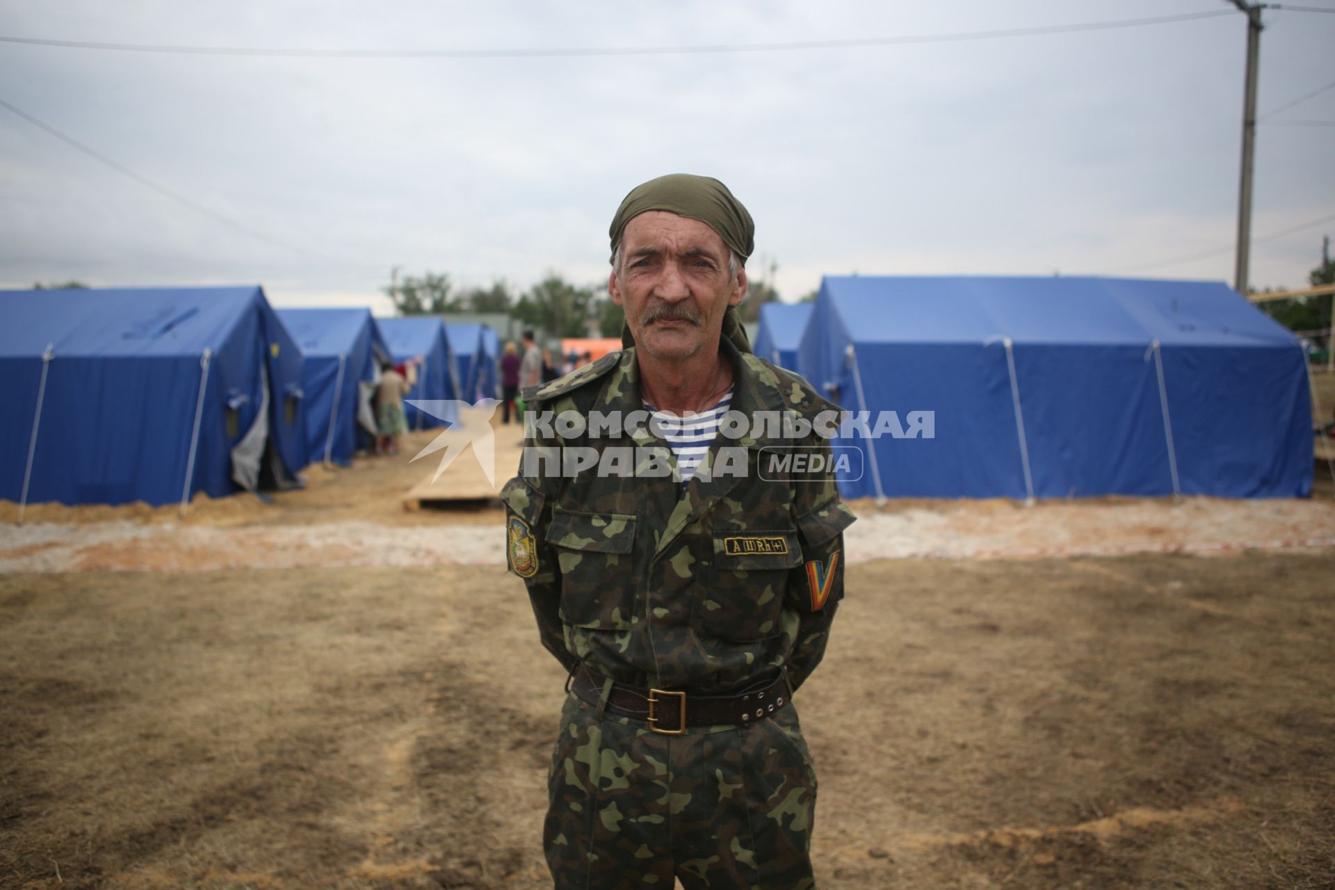 Боец ополчения с позывным - Монах в палаточном лагере беженцев из Украины.