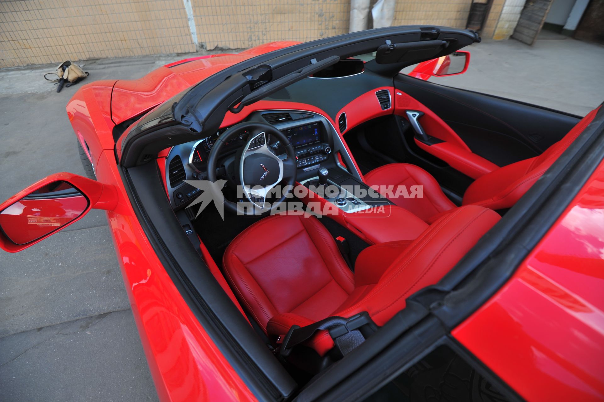 Автомобиль  Chevrolet Corvette Stingray Convertible 2014.