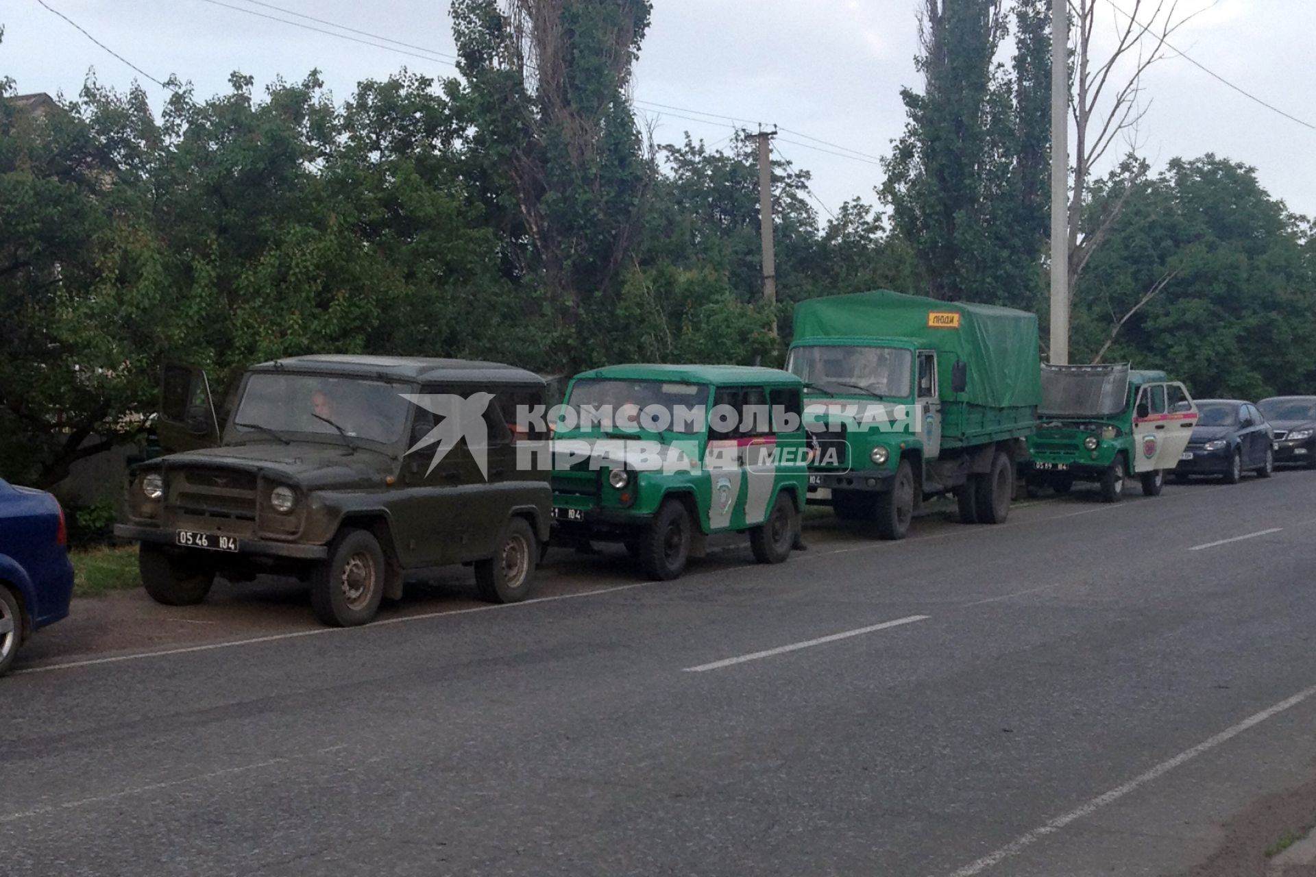 Луганская область. Военнослужащие погранотряда, дислоцирующегося в Свердловске, покинули свою часть и вместе с женами и детьми направляются в сторону Харькова.