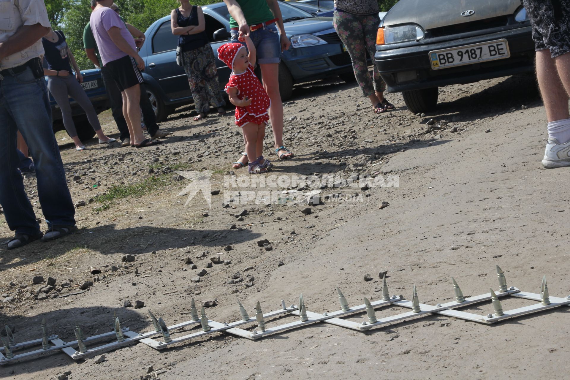 Поселок Северный. КПП. Российско-украинская граница. На снимке: беженцы из Луганской области.