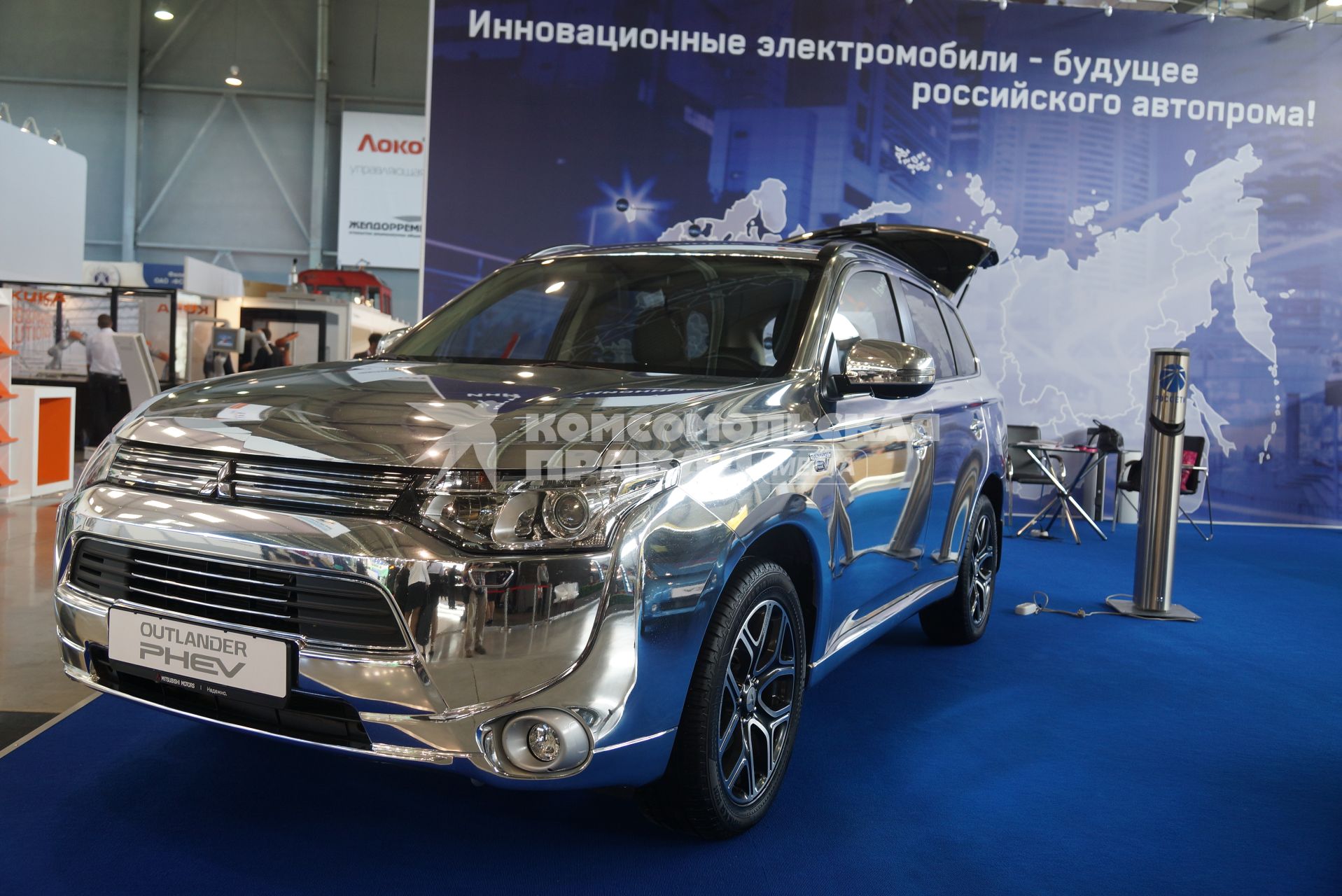 электромобиль компании MIEV mitsubishi motors на выставке иннопром в Екатеринбурге