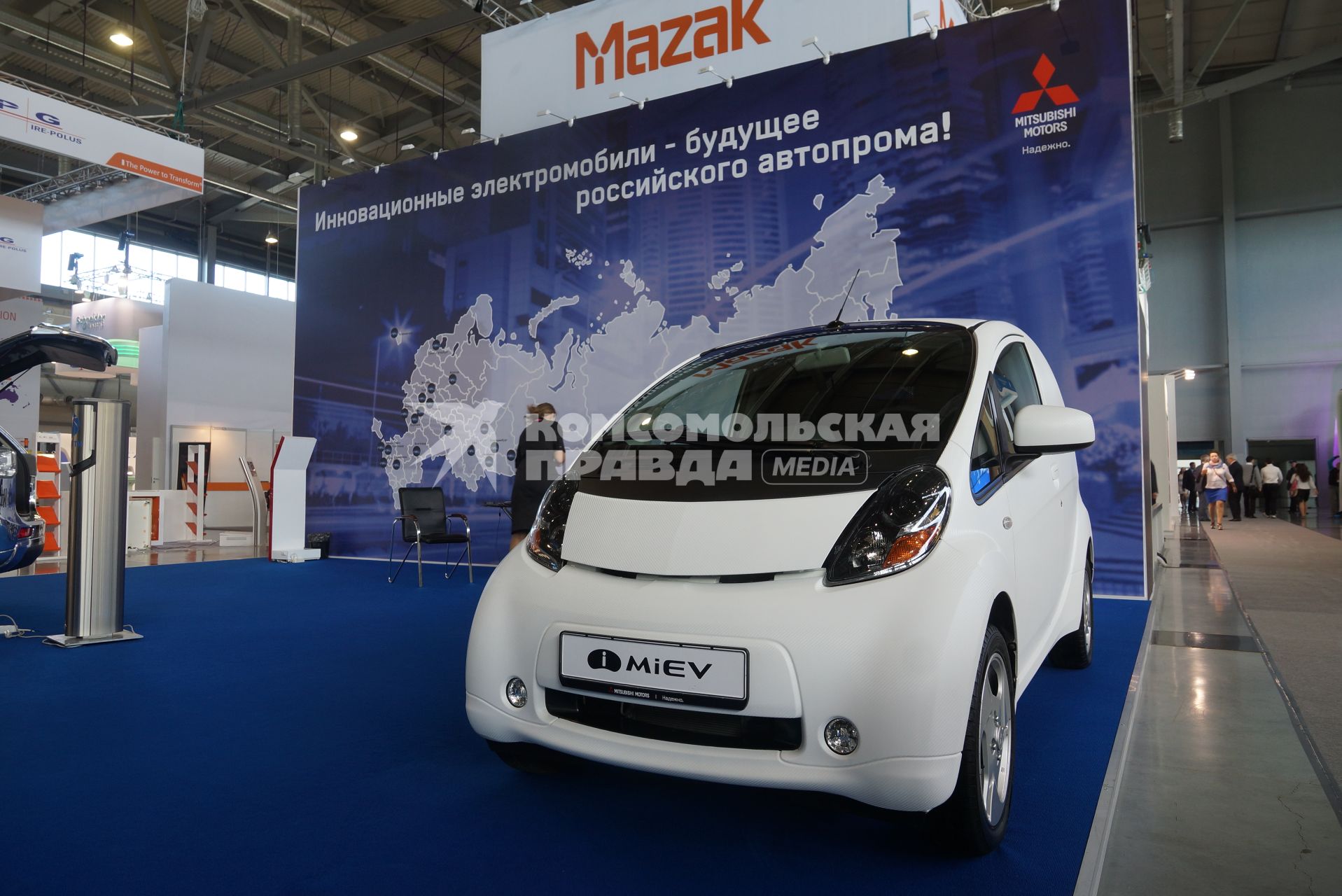 электромобиль компании MIEV mitsubishi motors на выставке иннопром в Екатеринбурге