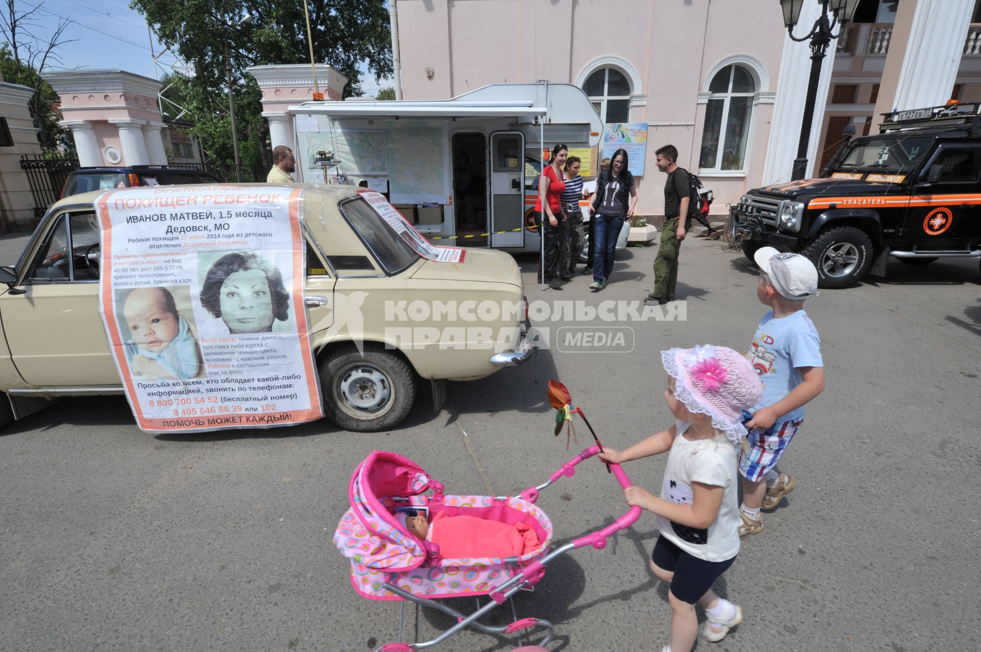 Плакат `Внимание! Похищен ребенок`поискового отряда ЛизаАлерт. 1,5 месячный Матвей Иванов был похищен из Дедовской больницы 17 июня неизвестной женщиной.