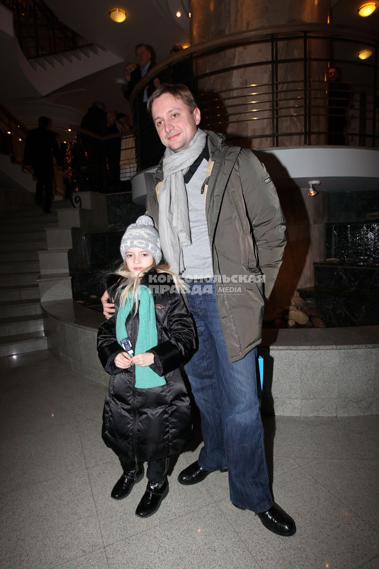 Премьера фильма `Щелкунчик и крысиный король 3D` в театре `Новая опера`. На снимке: актер Артем Михалков с дочерью Натальей.