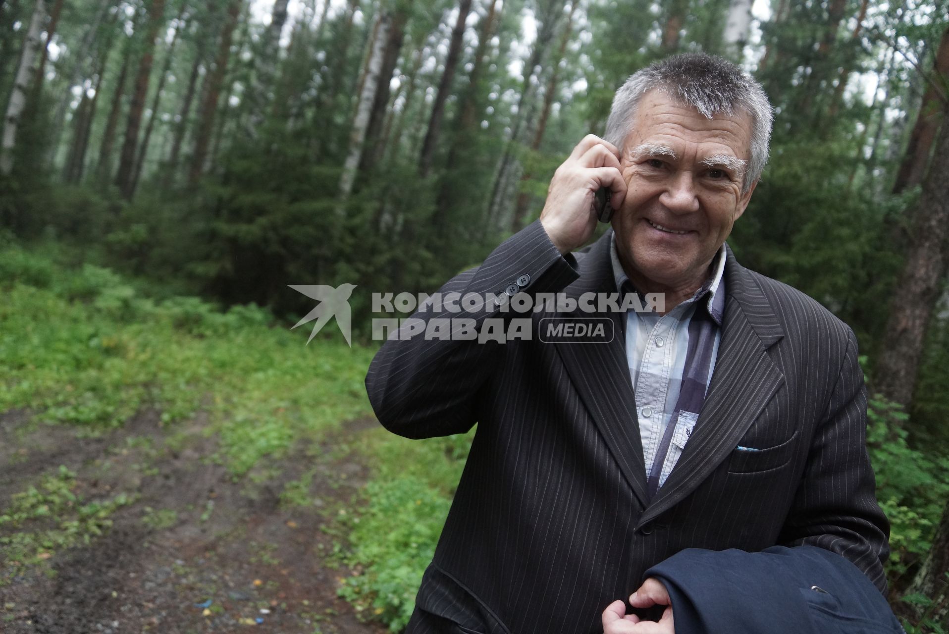 Пенсионер после полета в аэродинамической трубе звонит родственникам и делится впечатлениями