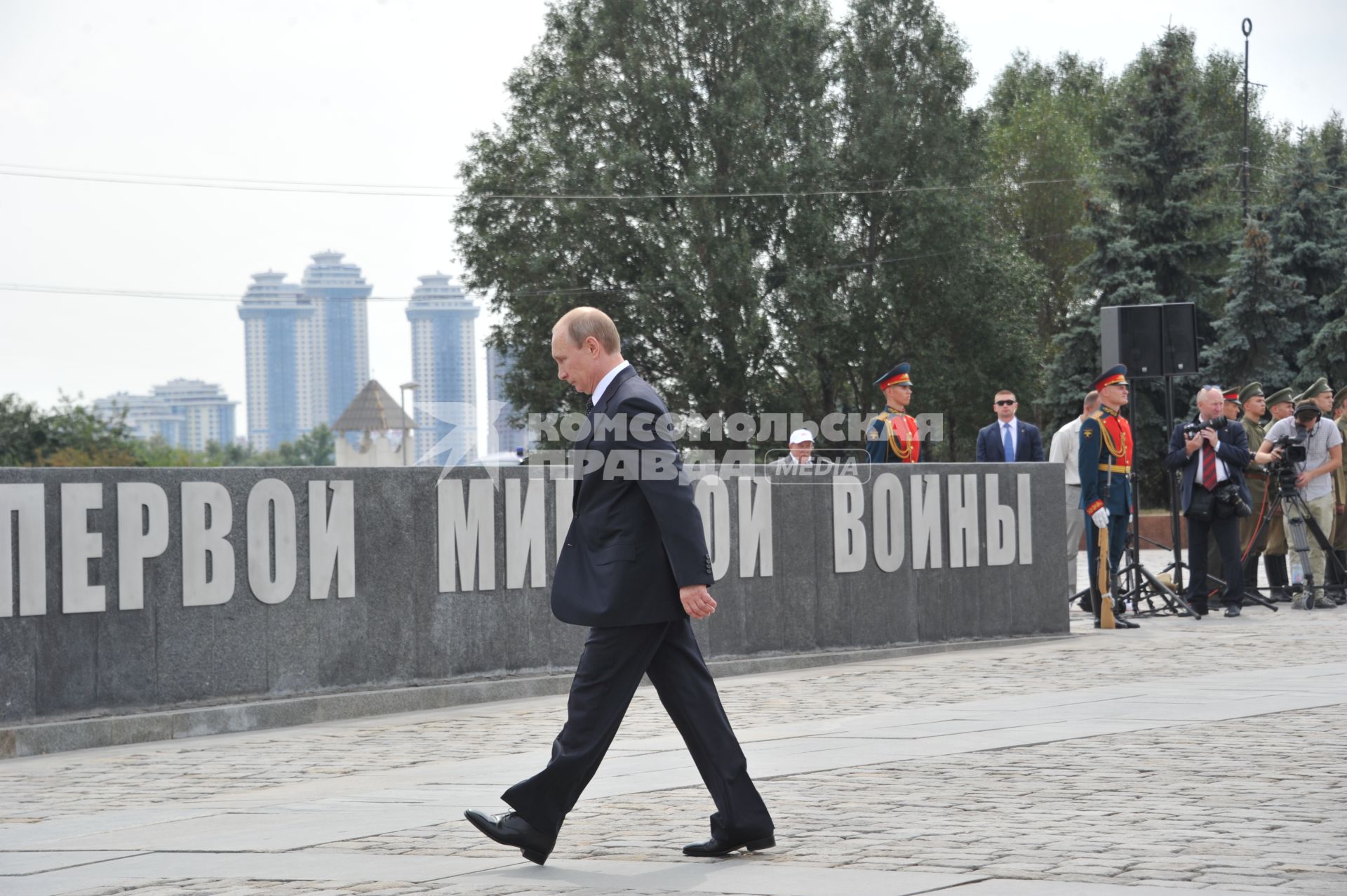 Церемония открытия памятника Героям Первой мировой войны на Поклонной горе. На снимке: президент РФ Владимир Путин.