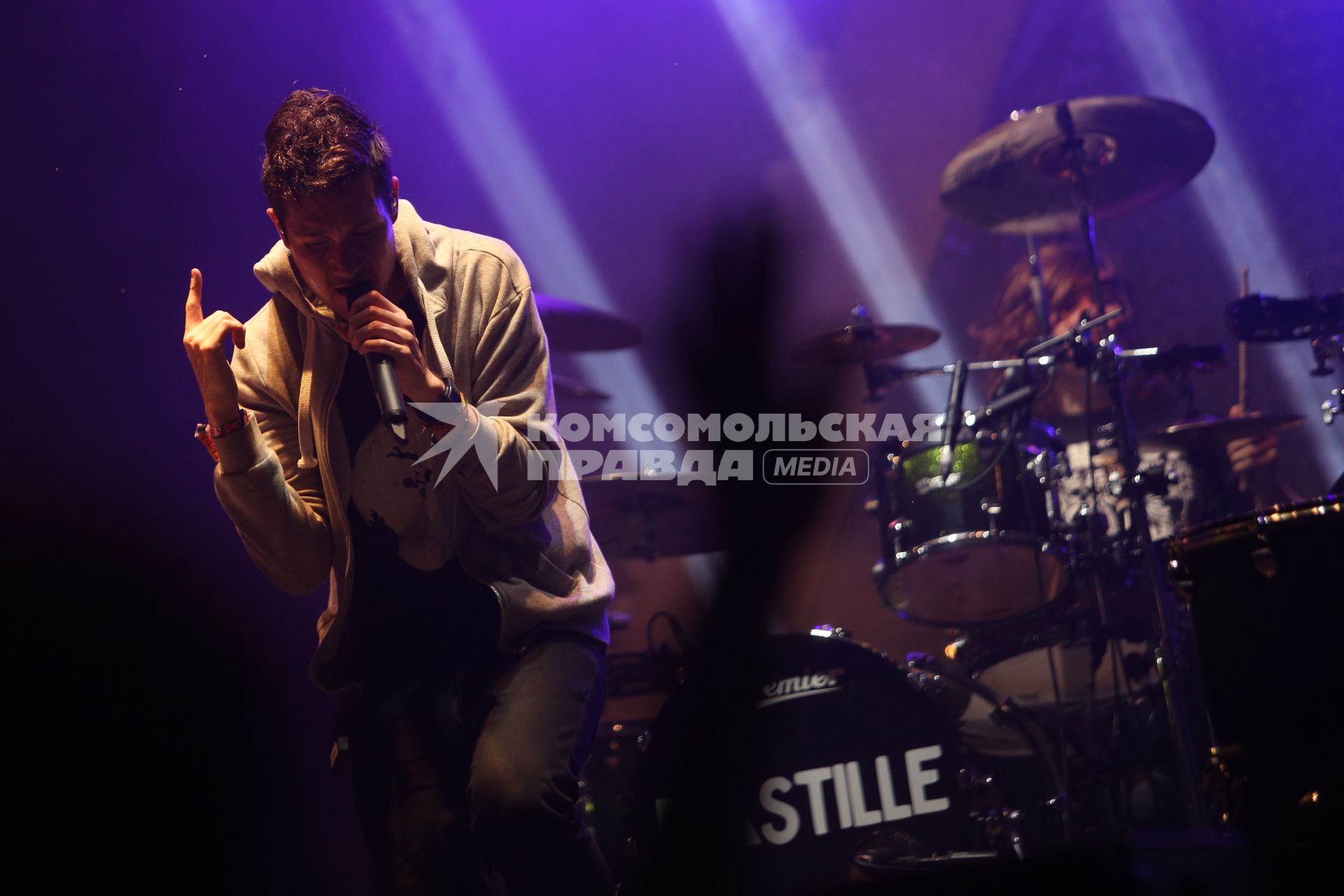 Лидер музыкальной группы `Bastille` Дэн Смит на фестивале `KUBANA-2014`.