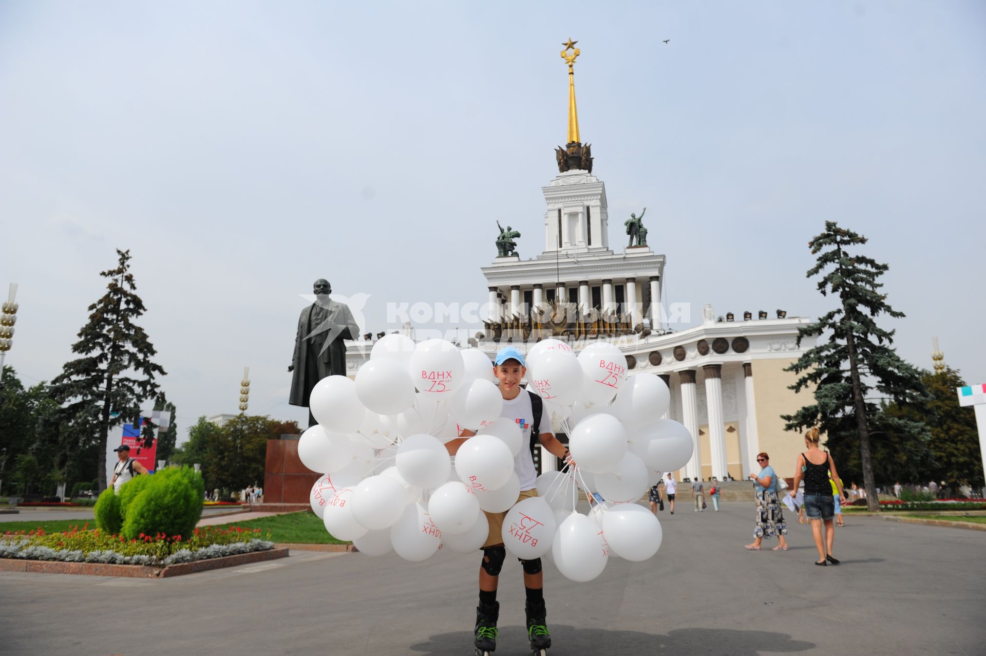 Празднование 75-летия ВДНХ.