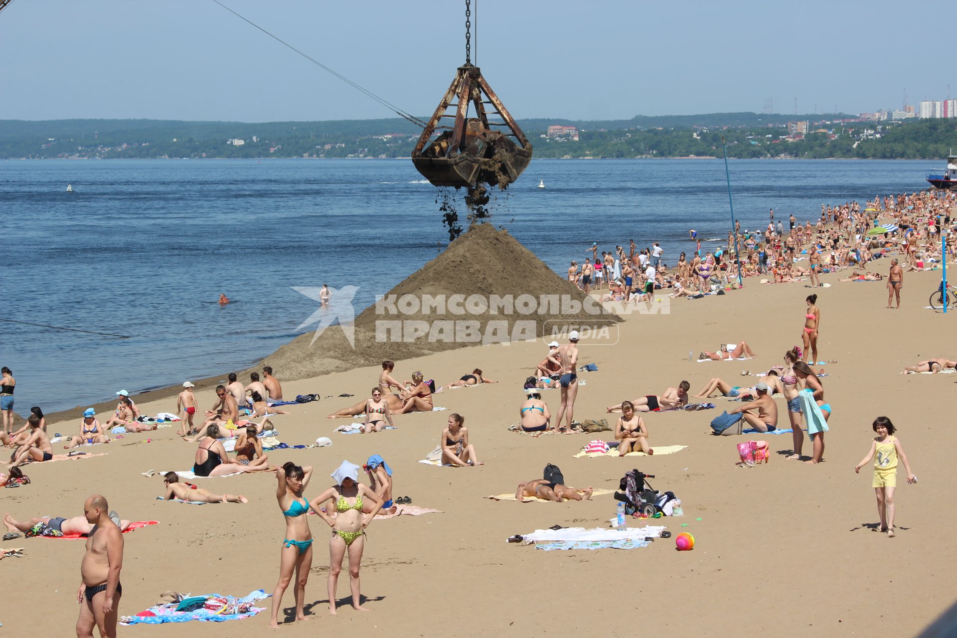 На самарский пляж привезли песок.