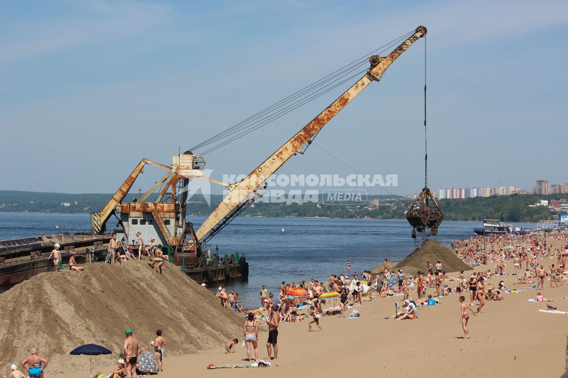 На самарский пляж привезли песок.