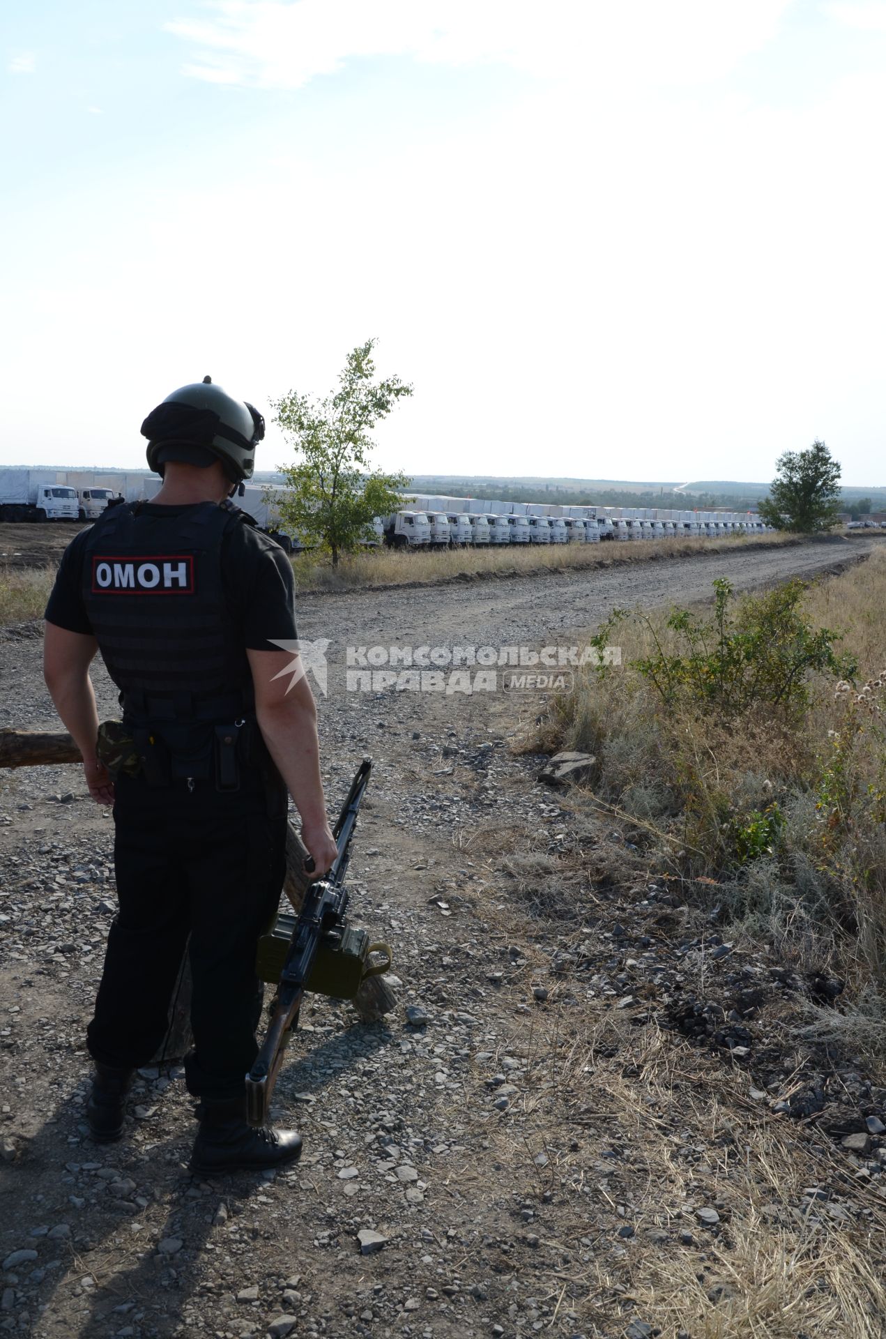 Ростовская область. На снимке: автоколонна гуманитарной помощи для жителей юго-востока Украины на стоянке близь Каменск-Шахтинский.