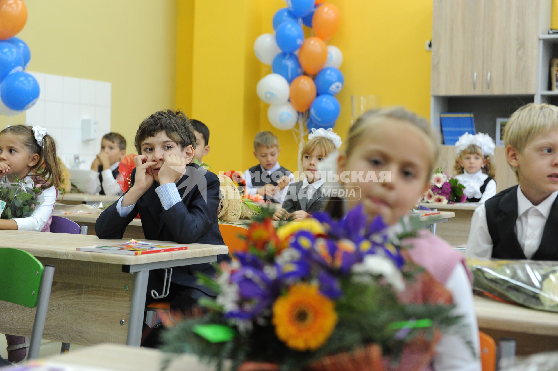 Первое сентября в Москве. Мэр Москвы посетил новую школу-новостройку № 1392. На снимке: ученики во время урока.