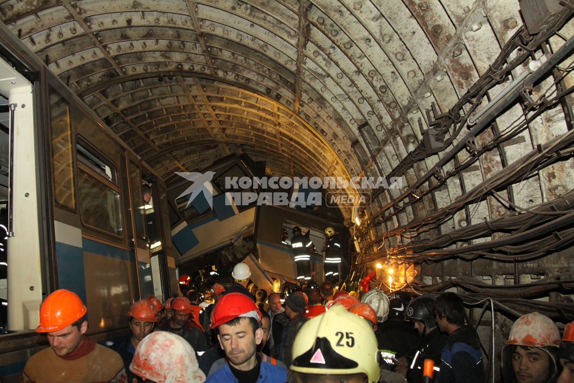 Утром 15 июля 2014 года, около 08:39 произошел сход с рельсов состава, следовавшего по Арбатско-Покровской линии от станции `Парк Победы` до станции `Славянский бульвар`. Авария произошла в камере съездов, за станцией Парк Победы