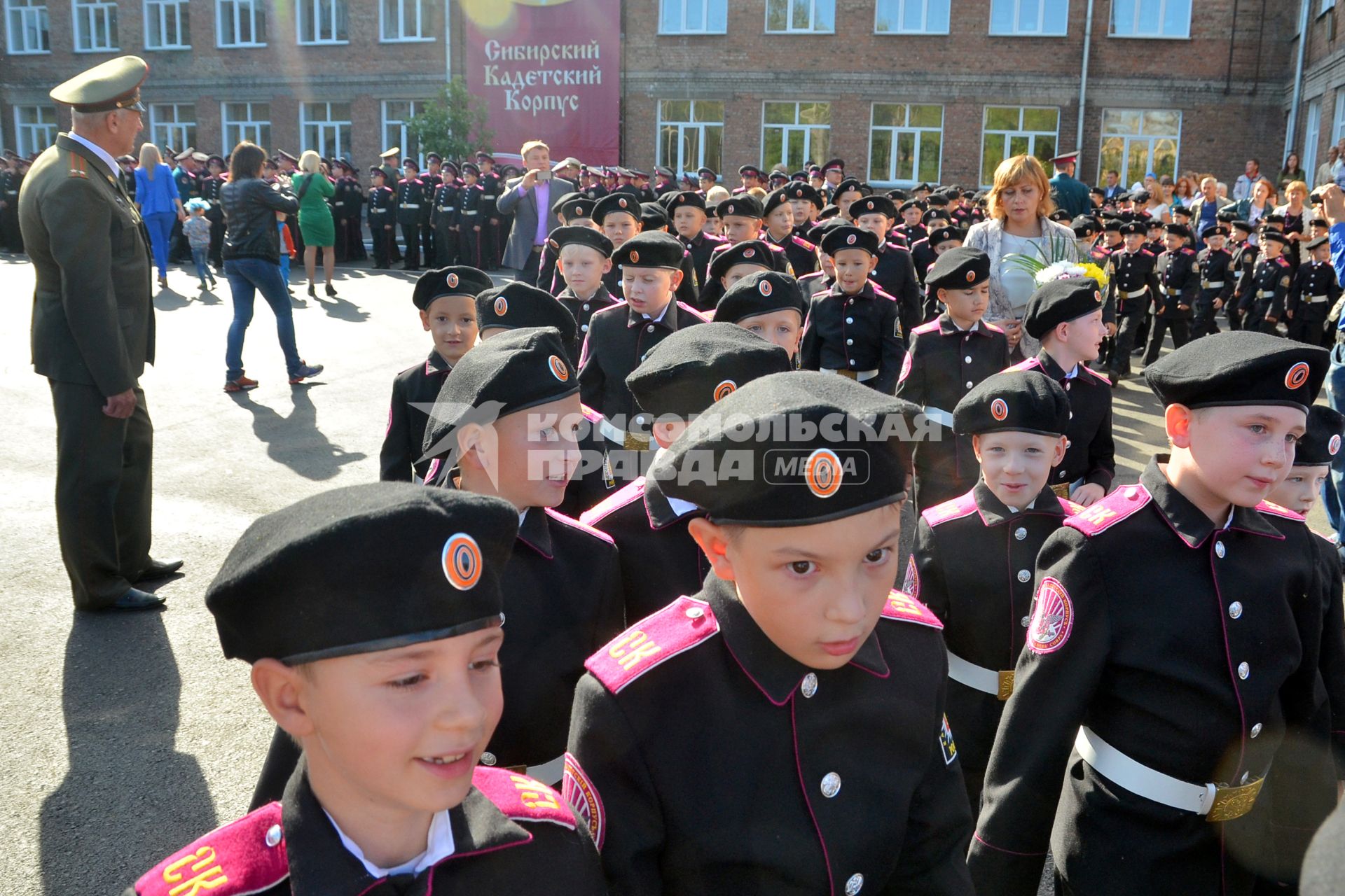 1 Сентября 2014 в Сибирском Кадетском Корпусе. Кадеты на линейке.