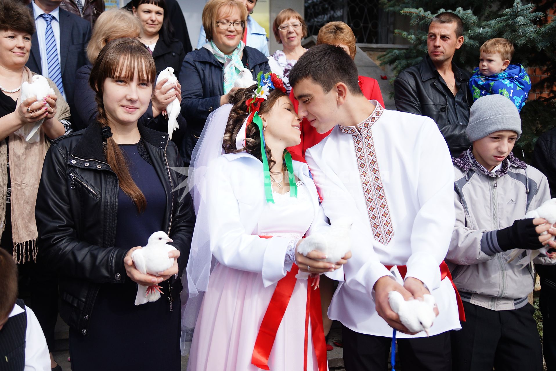 свадьба беженцев из Украины Геннадий и Яна Прудниковы в городе Реж Свердловской области