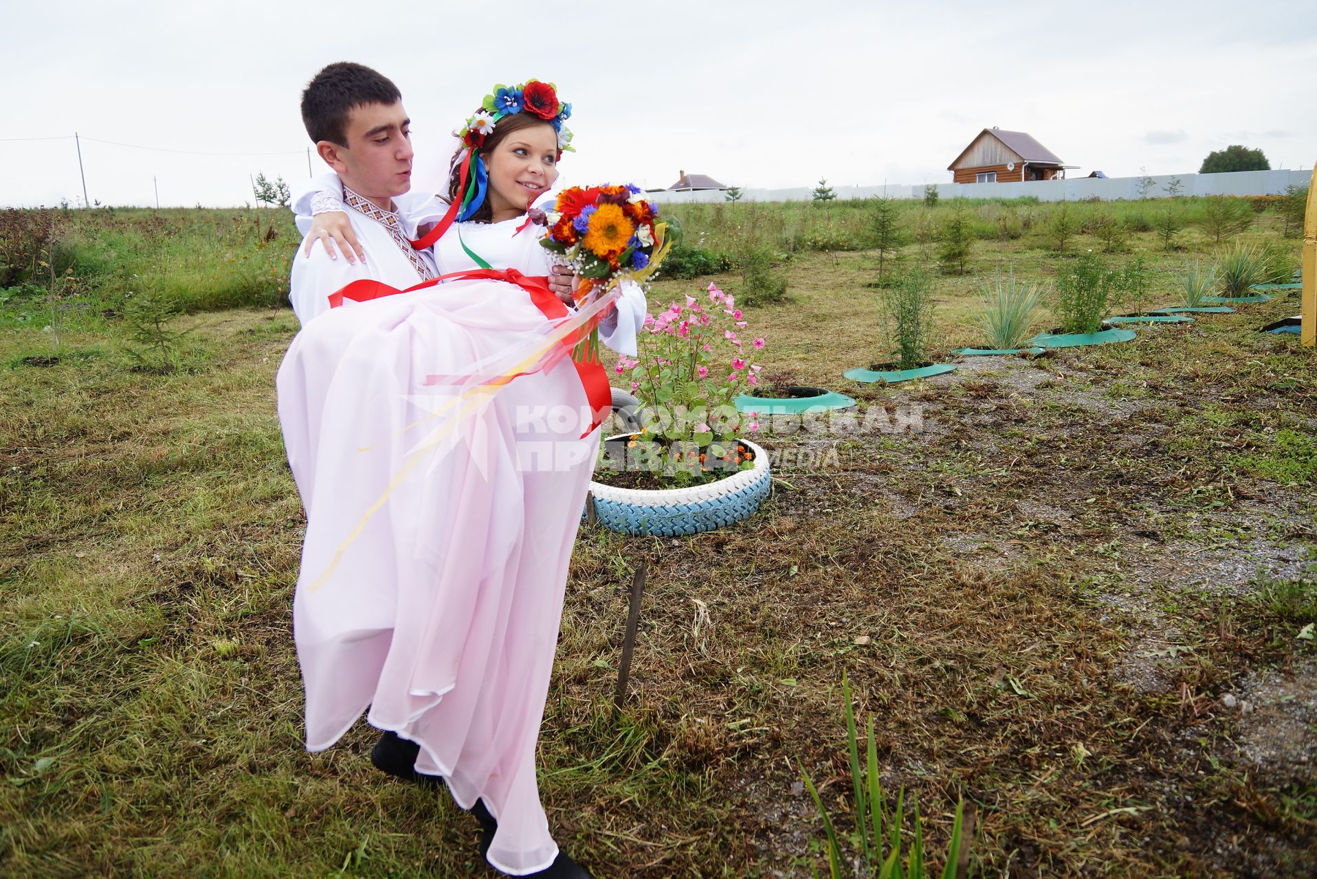 свадьба беженцев из Украины Геннадий и Яна Прудниковы в городе Реж Свердловской области.