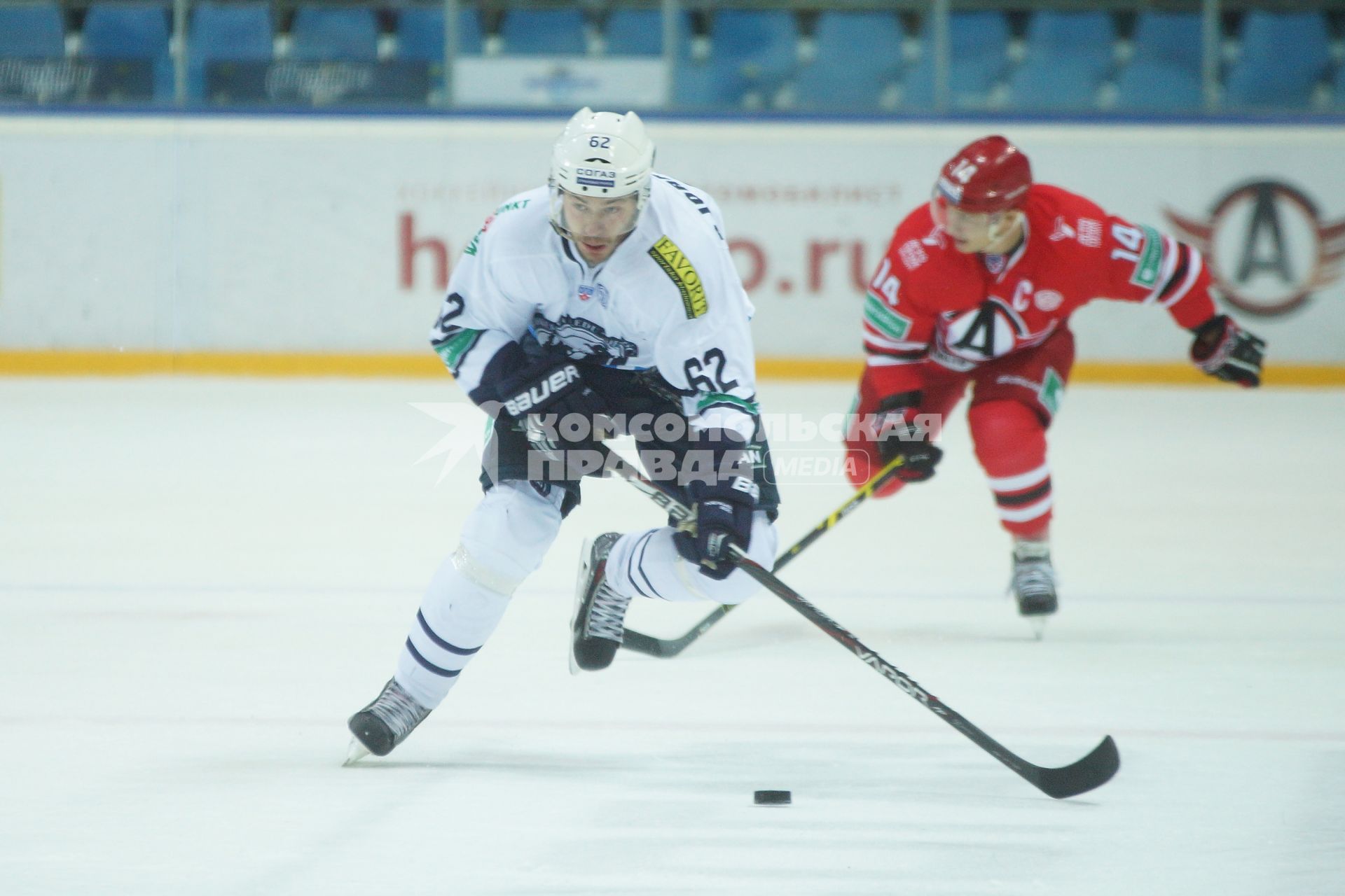 Матч КХЛ \"Автомобилист\" 3-2 \"Медвешчак\" Загреб. Хоккеист ХК Медвешчак №62 Патик Бьорктранд