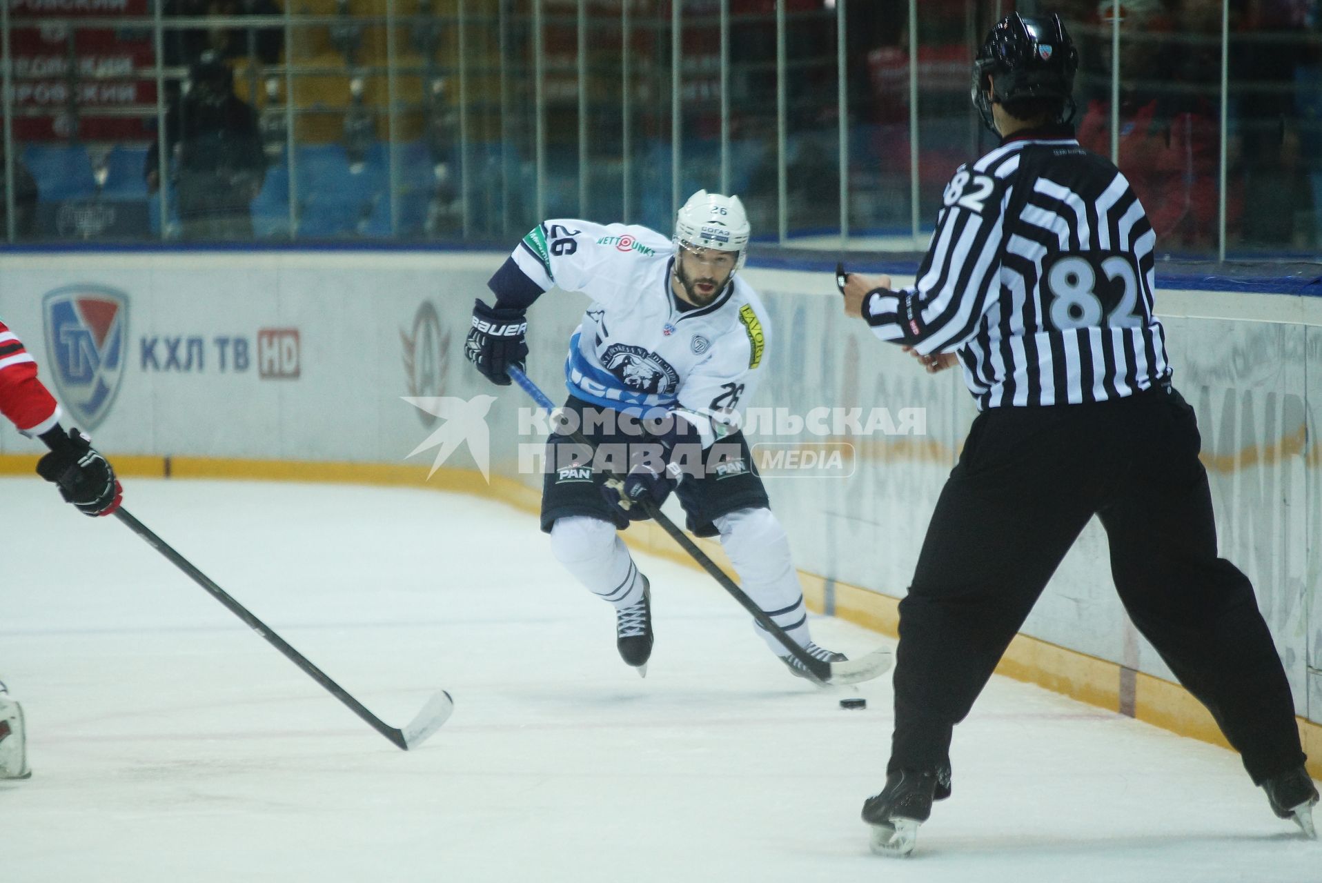 Матч КХЛ \"Автомобилист\" 3-2 \"Медвешчак\" Загреб. Хоккеист ХК Медвешчак №26 Майк Хедден