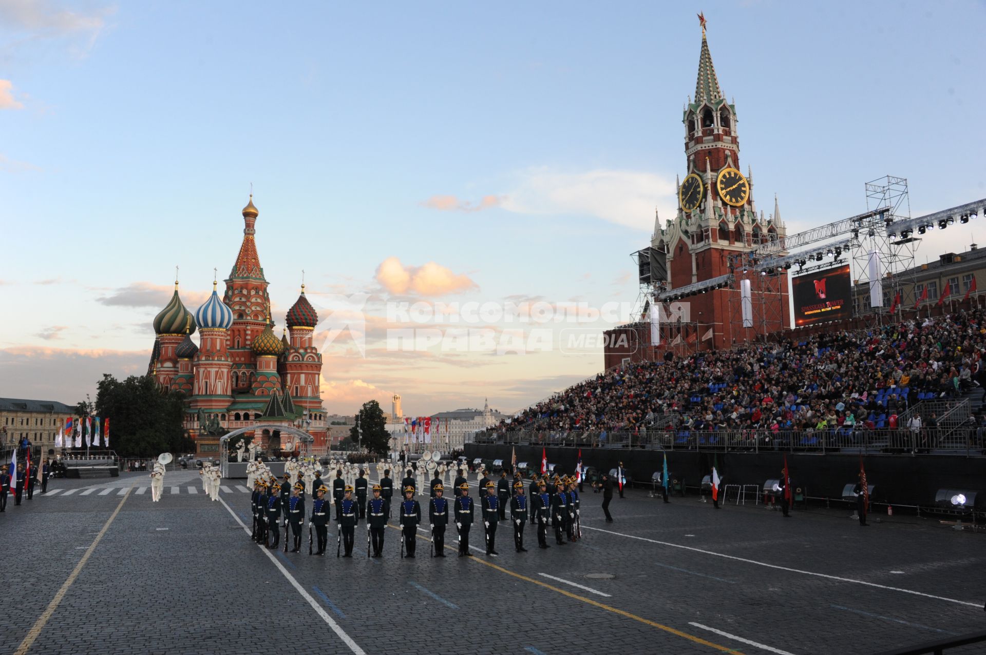 Международный военно-музыкальный фестиваль `Спасская башня`. На снимке: военнослужащие роты почетного караула Президентского полка.