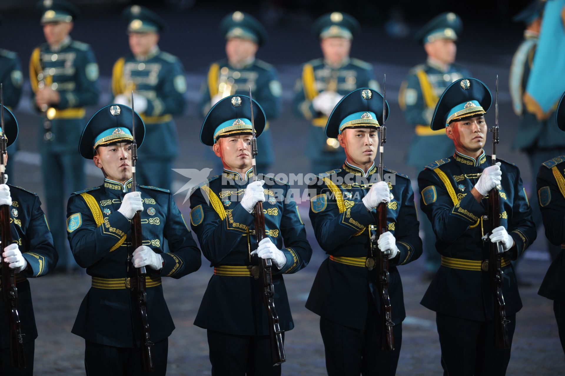 Международный военно-музыкальный фестиваль `Спасская башня`. На снимке: рота Почетного караула и оркестр Президентского полка `Айбын` (Казахстан).