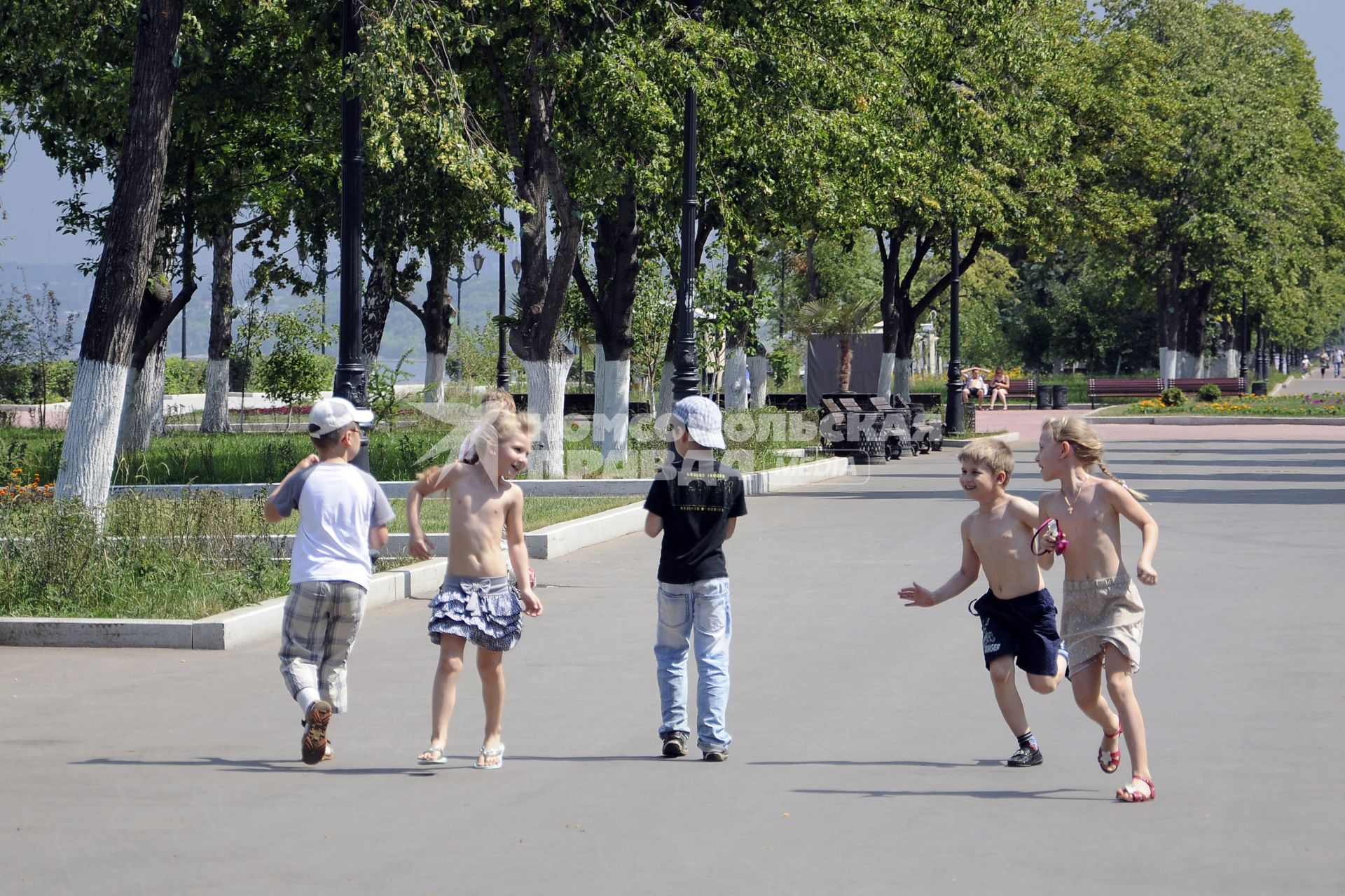 Дети в парке.
