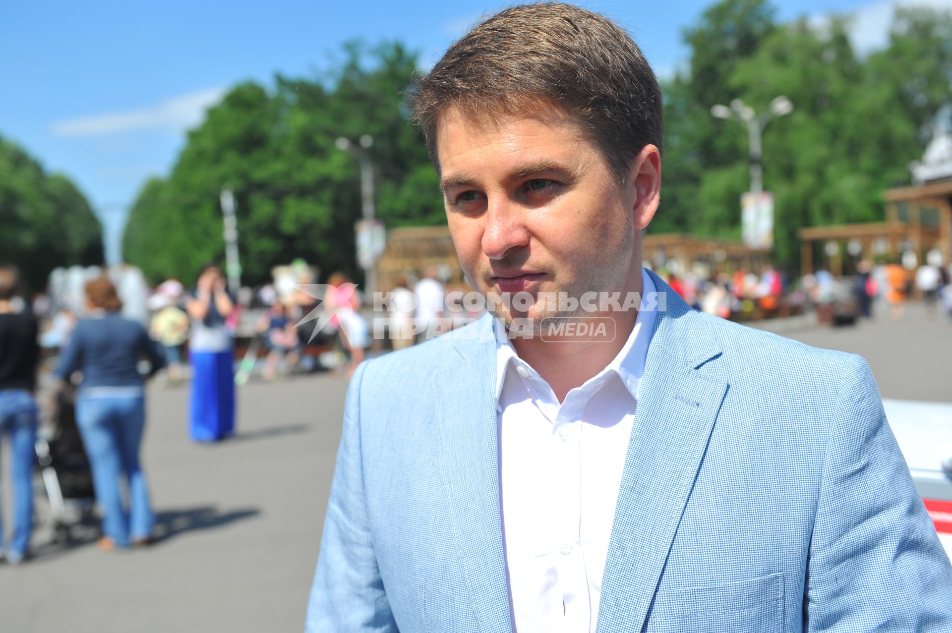 Глава московского департамента торговли и услуг Алексей Немерюк в Парке Сокольники.