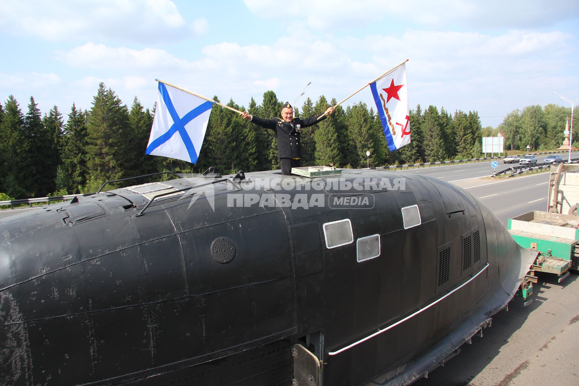 Верхнюю часть подводной лодки класса `Пантера` доставили в Уфу для установки в качестве памятника.