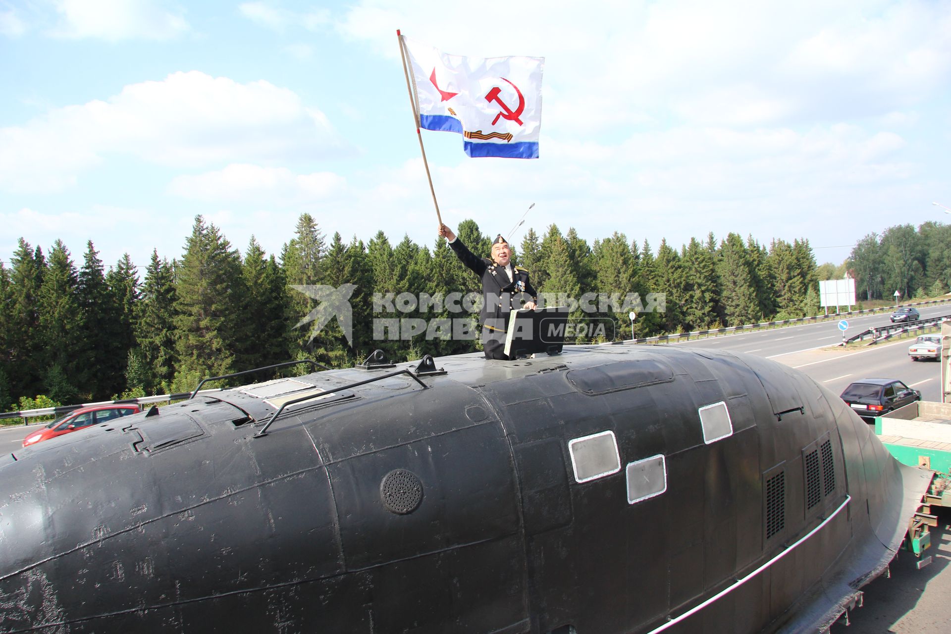 Верхнюю часть подводной лодки класса `Пантера` доставили в Уфу для установки в качестве памятника.