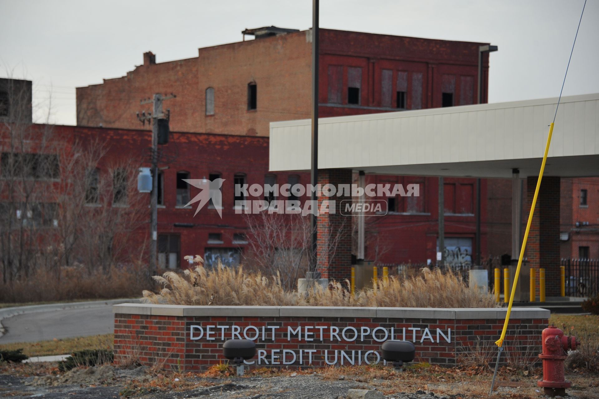 Детройт. На снимке: разрушенное здание кредитного союза Детройта Detroit Metropolitan Credit Union.