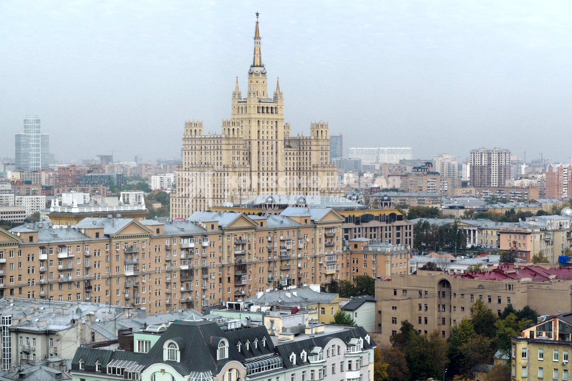 Виды Москвы. На снимке: Жилой дом на Кудринской площади.