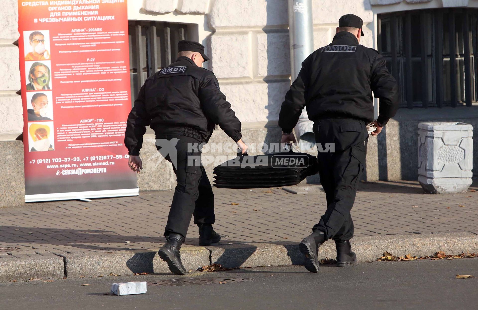 чения омон и мчс.  установка колпака \"фонтан\" над взрывным учтройством