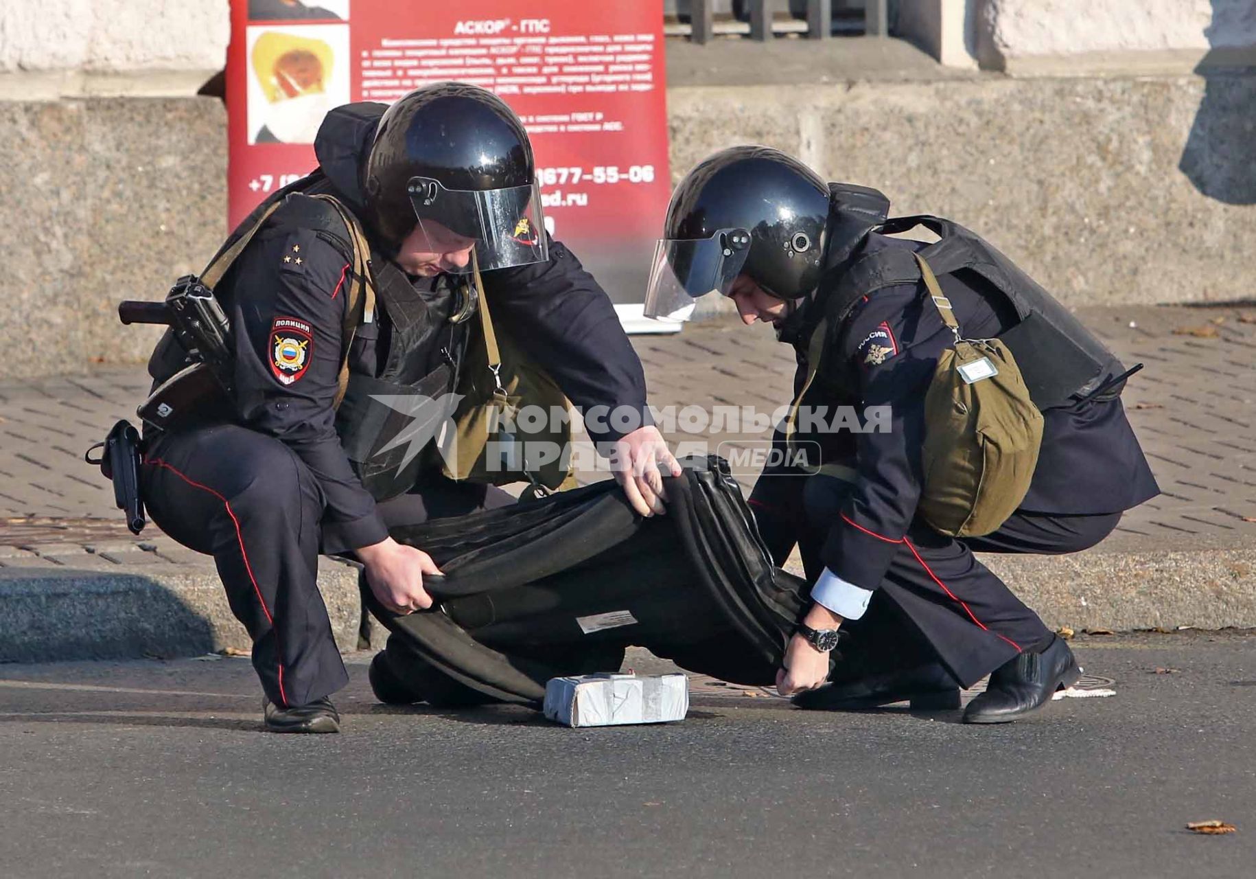 чения омон и мчс.  установка колпака \"фонтан\" над взрывным учтройством