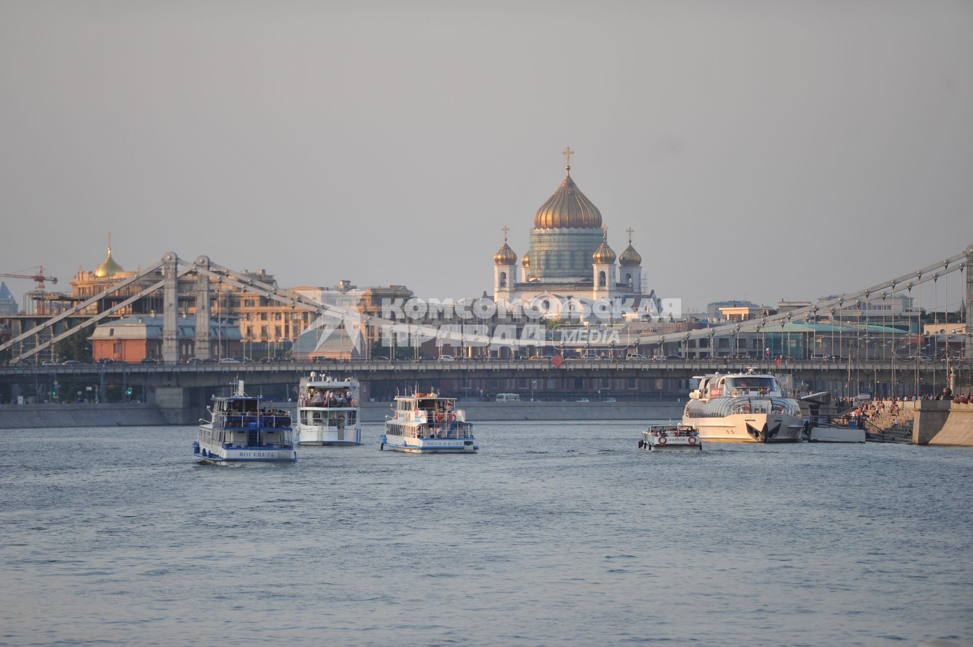 Прогулочные теплоходы на Москве-реке.