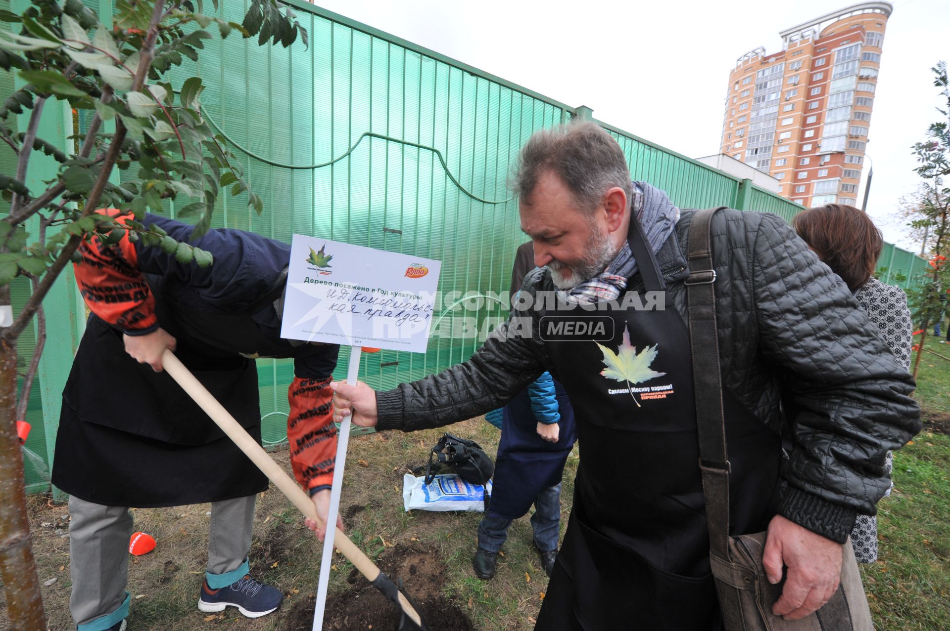 Акция КП `Сделаем Москву парком` в Таганском районе. На снимке:  заместитель главного редактора КП Николай Ефимович.