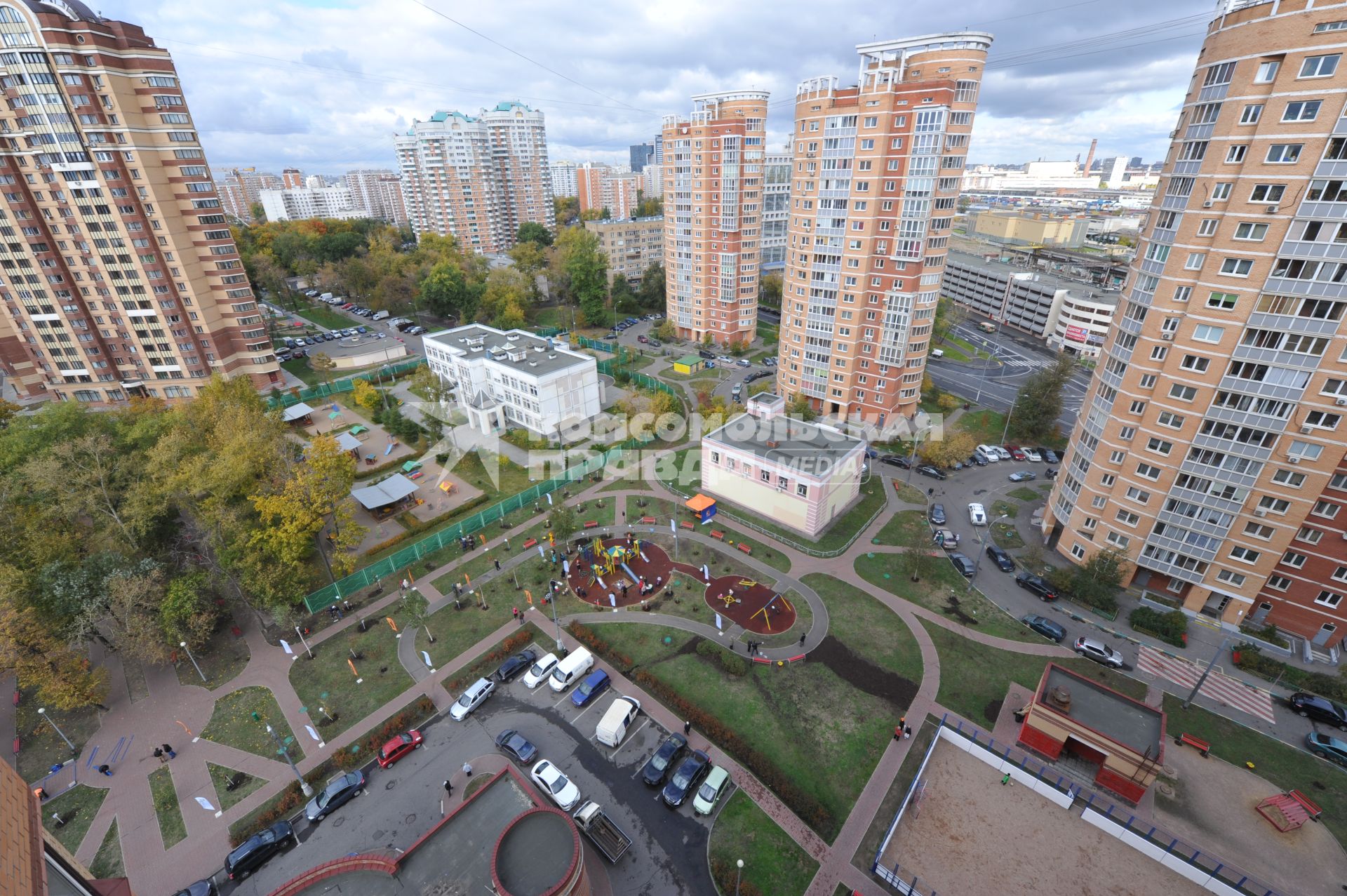 Акция КП `Сделаем Москву парком` в Таганском районе. На снимке: вид на двор домов по улице Нижегородская.