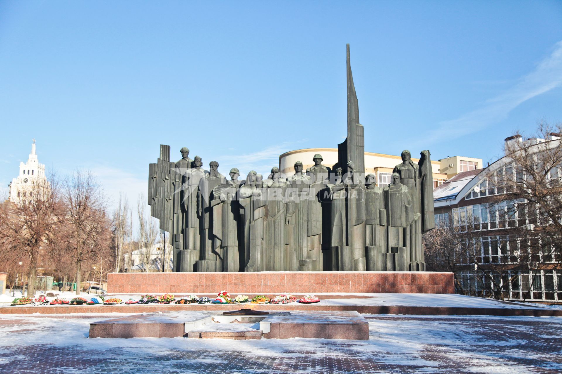 Памятник защитникам Воронежа и Вечный Огонь