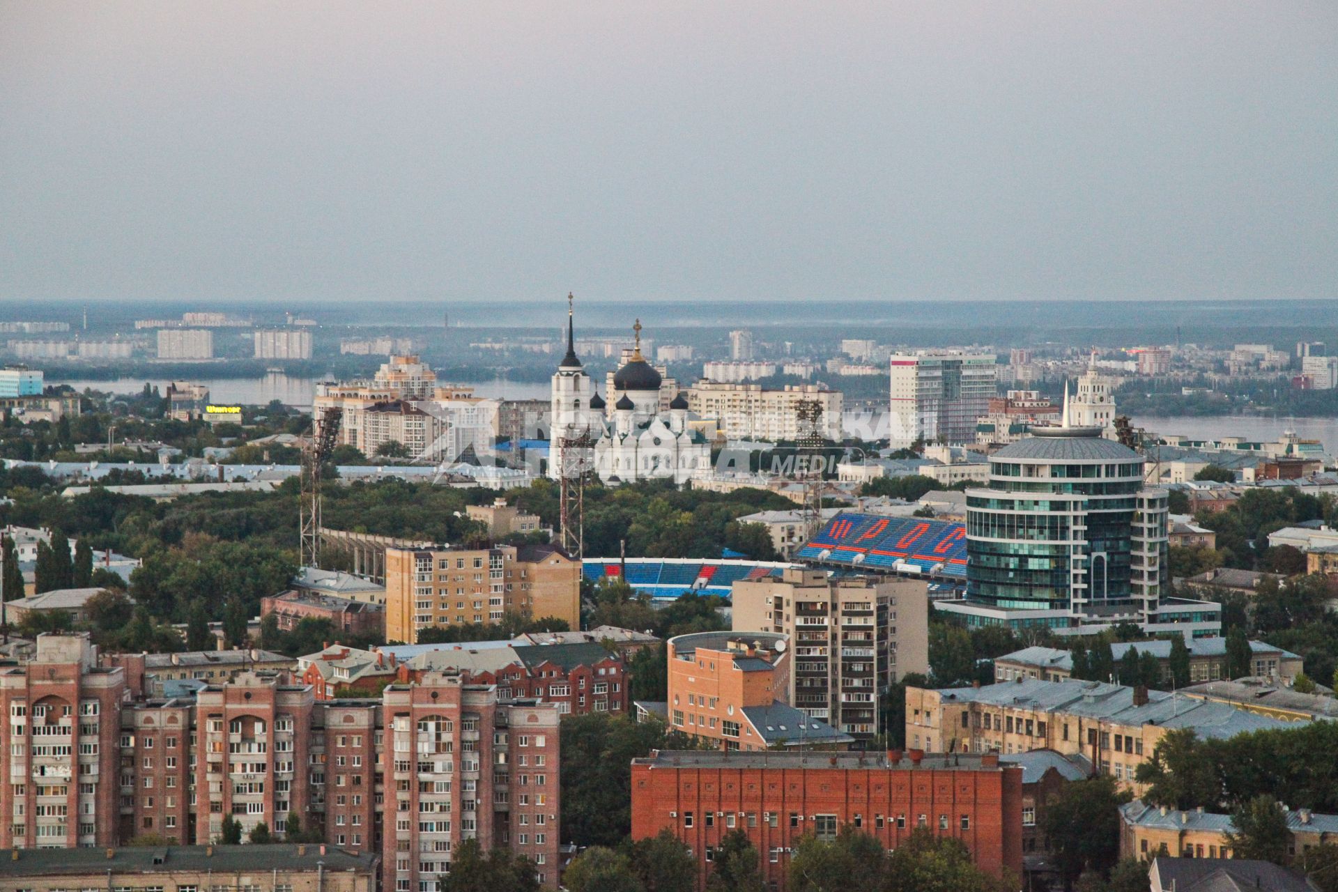 Вид сверху на Благовещенский Собор и стадион Труд в Воронеже
