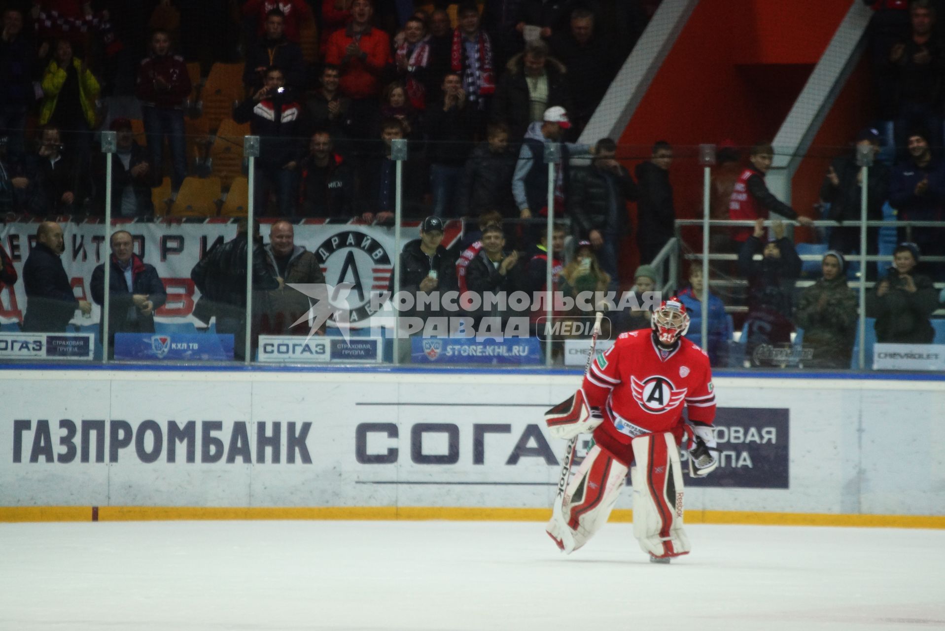 Хоккейный матч КХЛ: \"Автомобилист\" 1-0 \"Югра\" (Ханты-Мансийск). ХК Автомобилист №21 Якуб Коварж