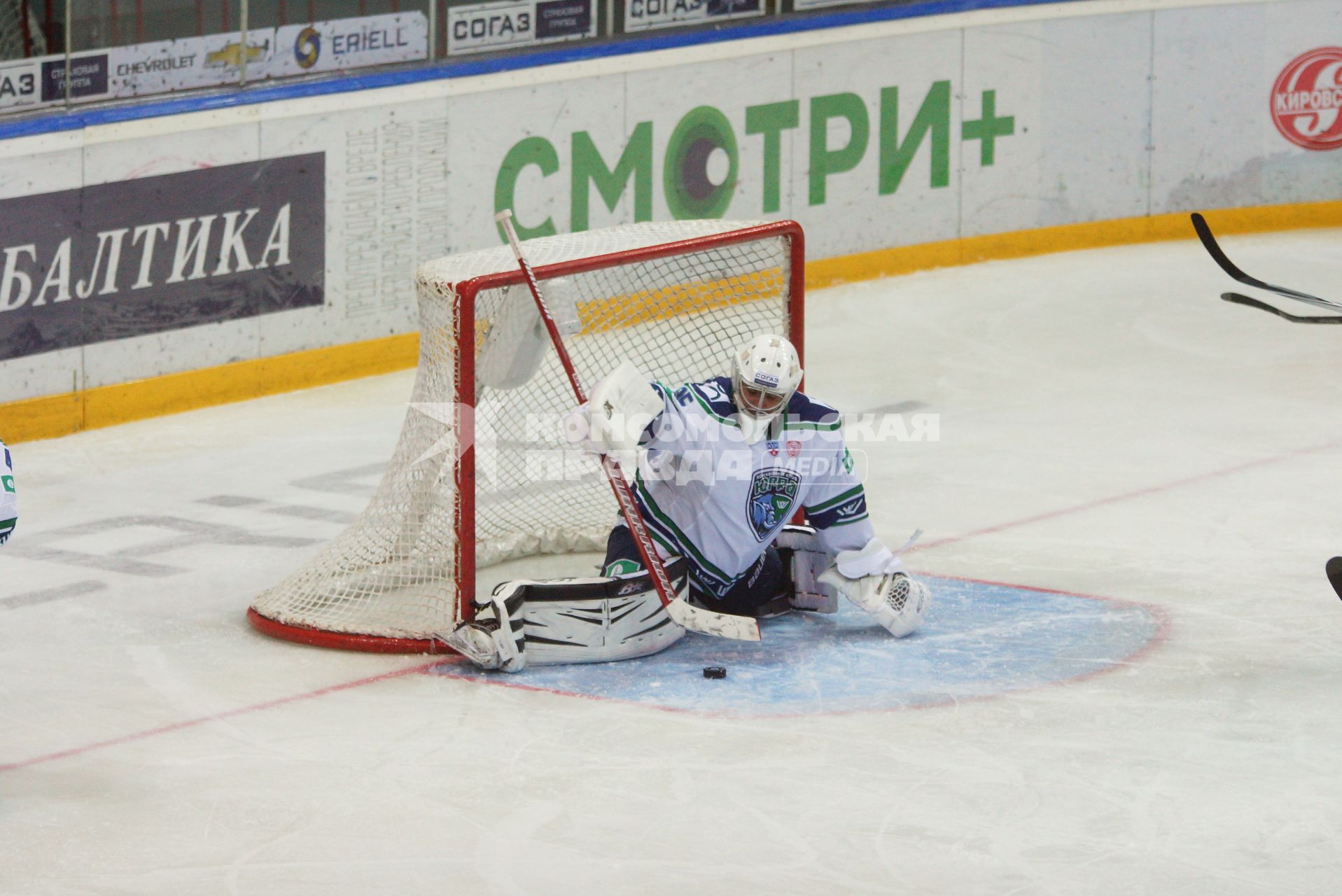 Хоккейный матч КХЛ: \"Автомобилист\" 1-0 \"Югра\" (Ханты-Мансийск). ХК Югра №35 Степан Горячевских