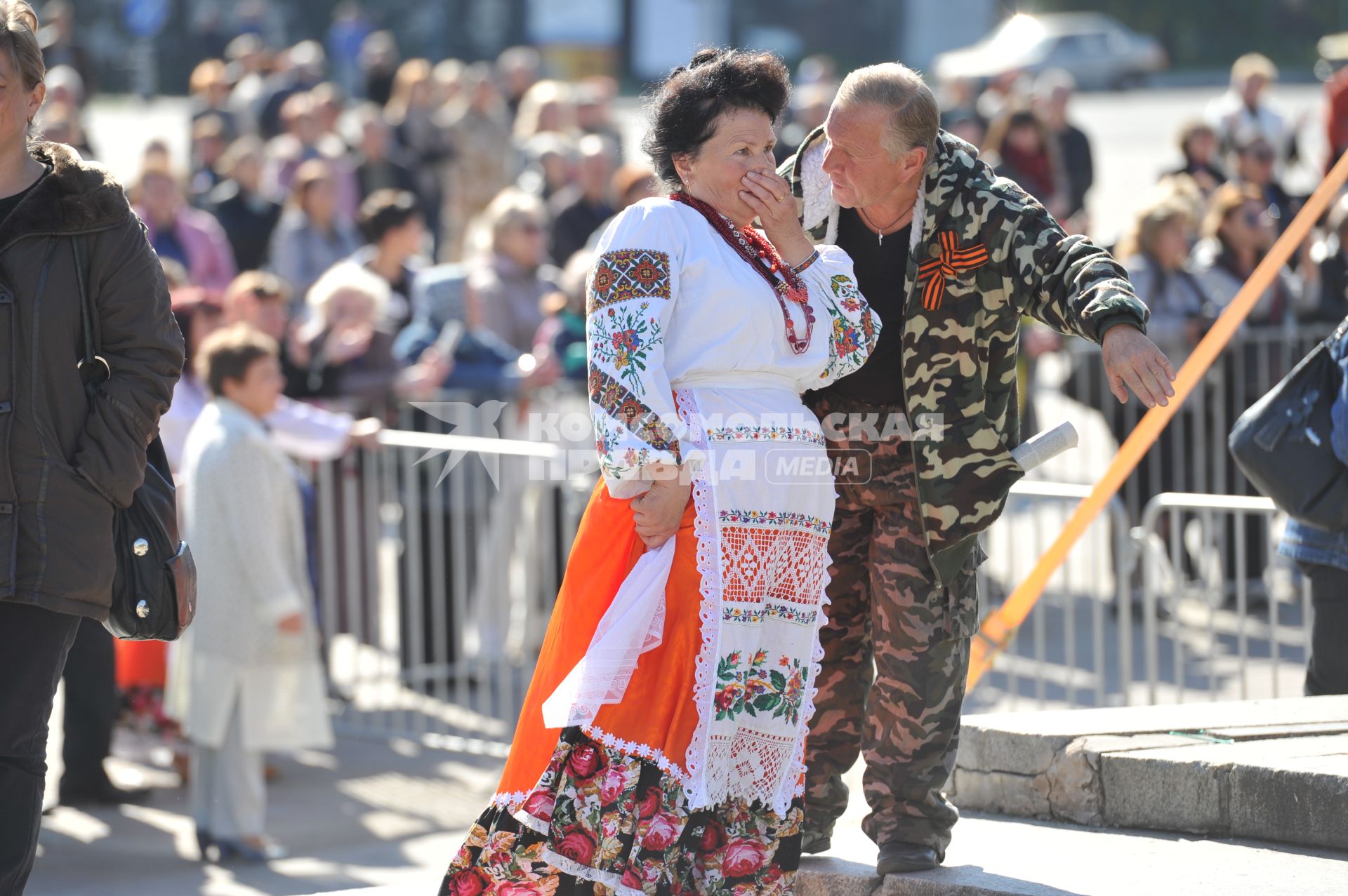 Донецк. Праздник в честь полугодичного существования Донецкой Народной Республики на площади Ленина.