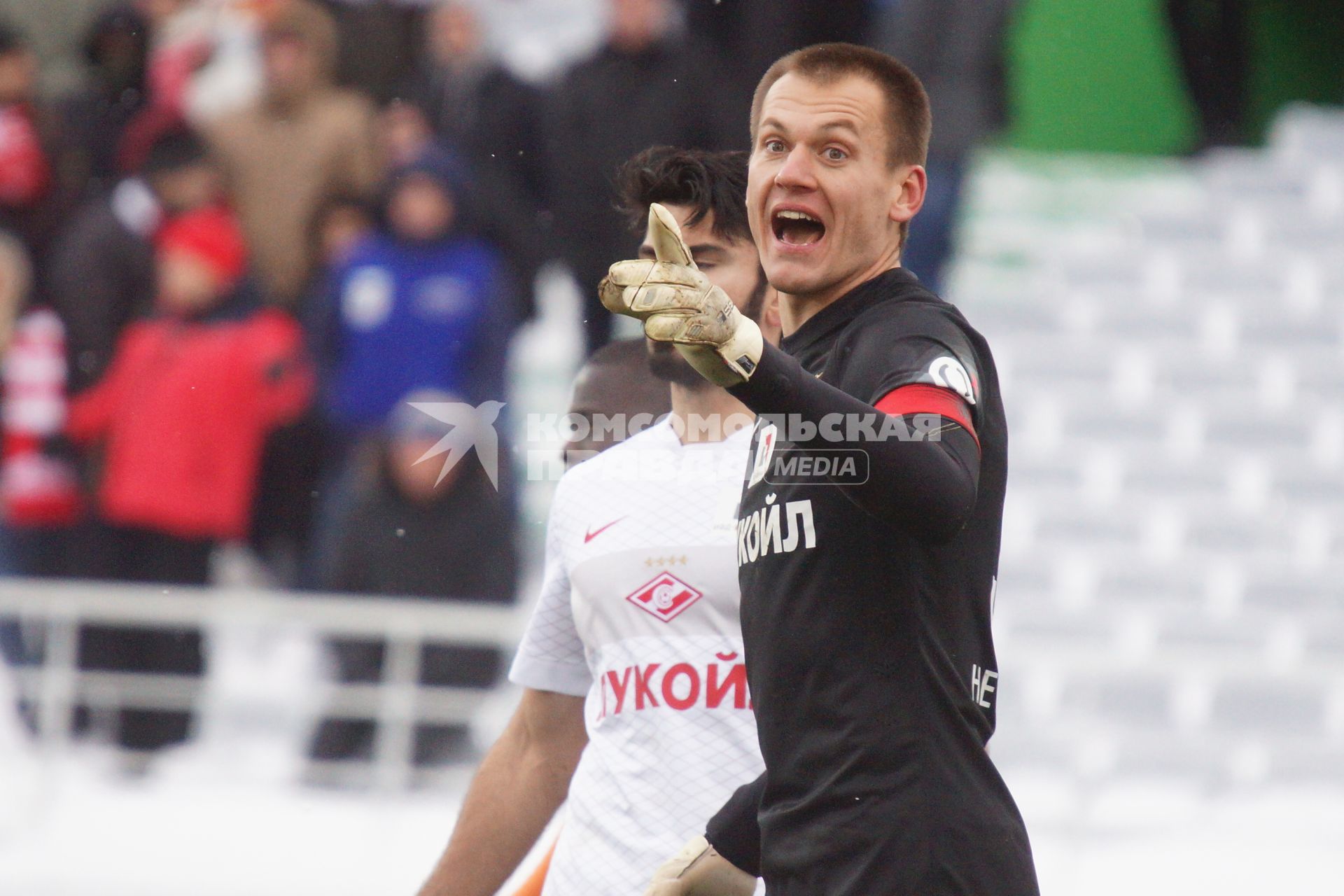 Футбольный матч премьер-лиги  ФК \"Урал\" (Екатеринбург) 2-0 ФК \"Спартак\" (Москва) На фото: игрок ФК Спартак № 32 Артем Ребров