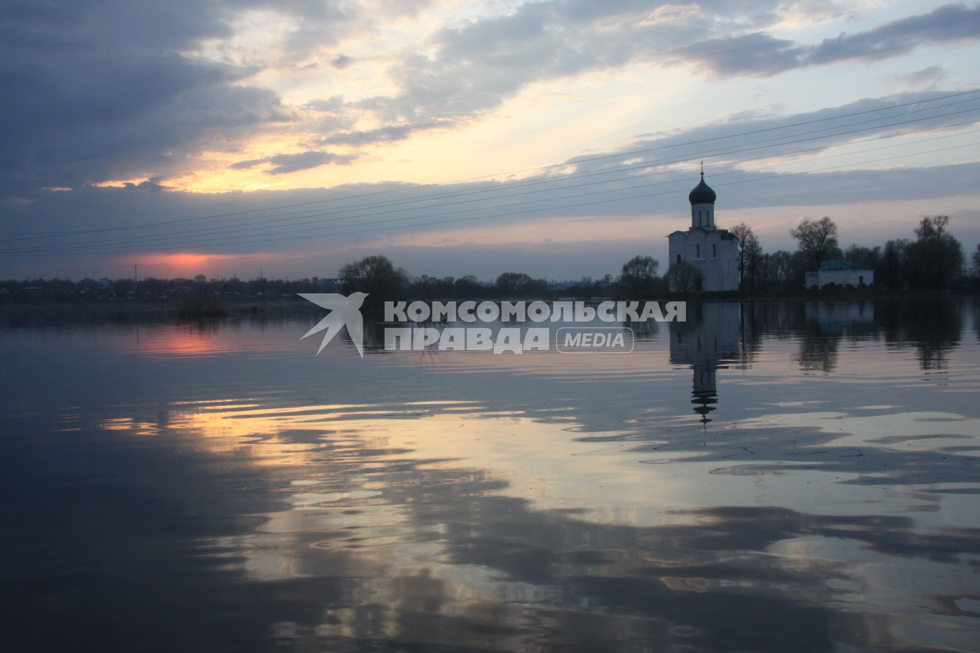 Церковь Покрова на Нерли белокаменный храм во Владимирской области.