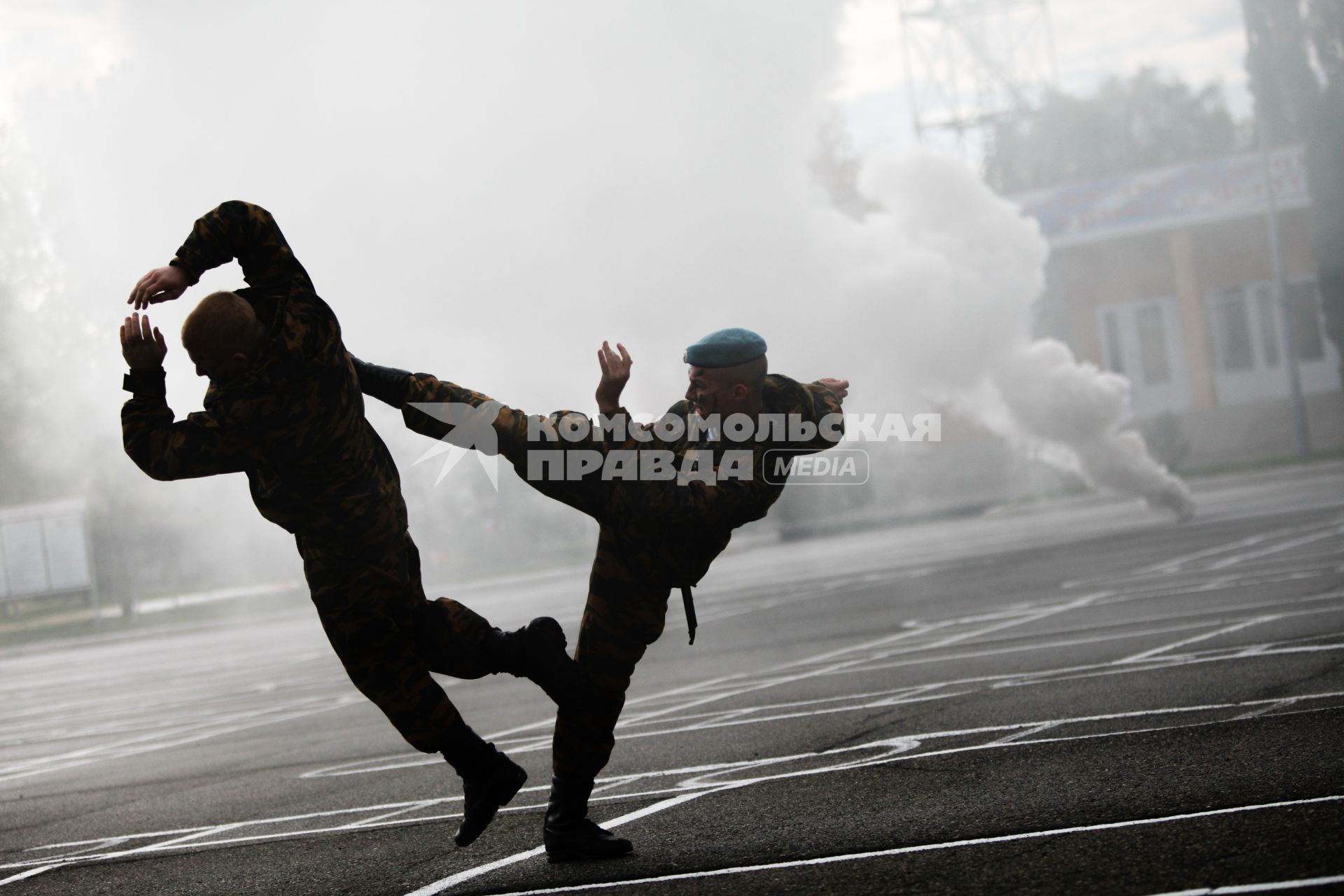 Показательные выступления военнослужащих.